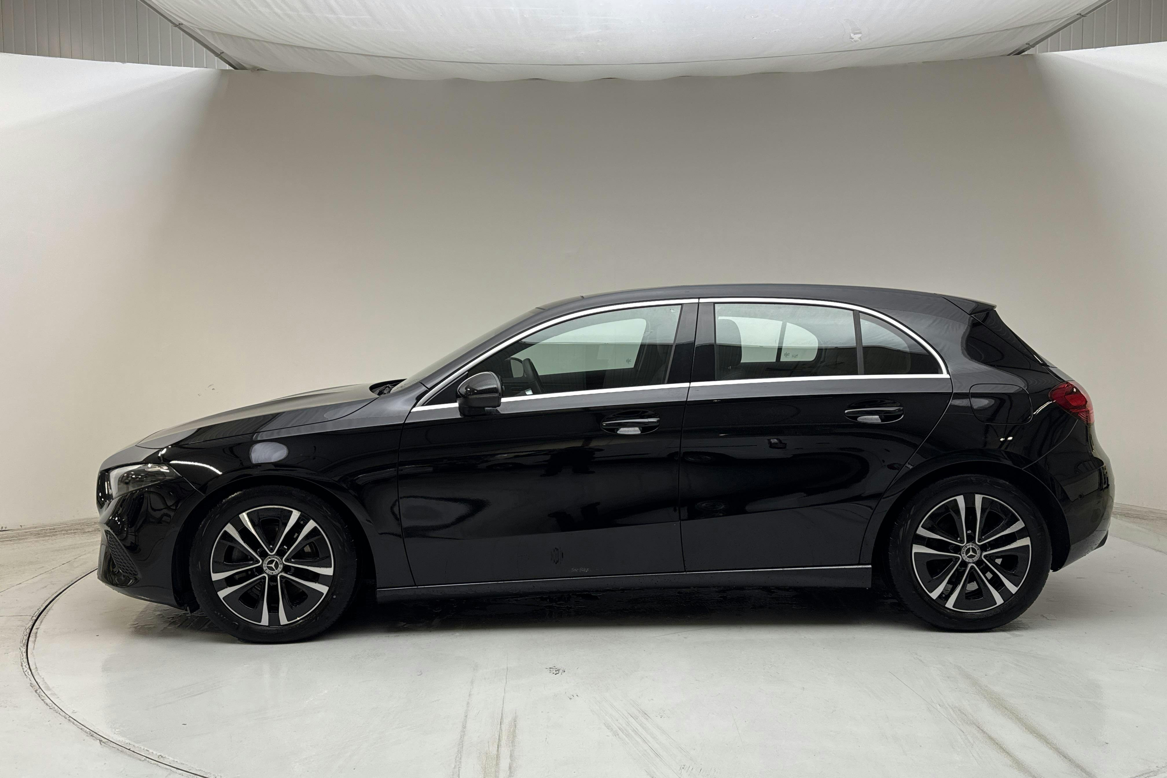 Presentation photo 2 of 18: Mercedes A 200 5dr W177 (163hk) - 29 910 km - Automatic - black - 2023