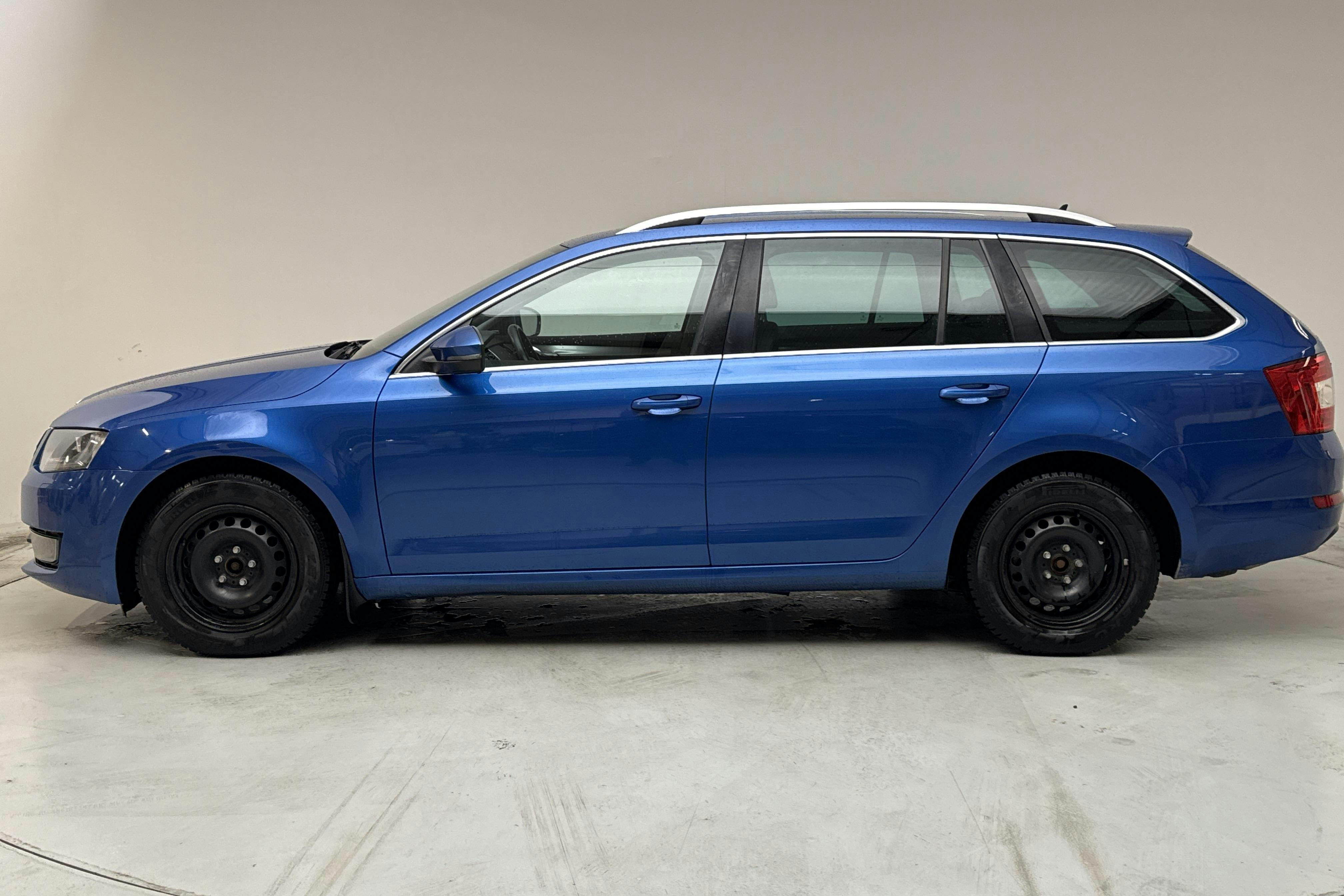 Presentation photo 2 of 17: Skoda Octavia III 2.0 TDI CR Combi 4x4 (150hk) - 228 470 km - Manual - blue - 2016