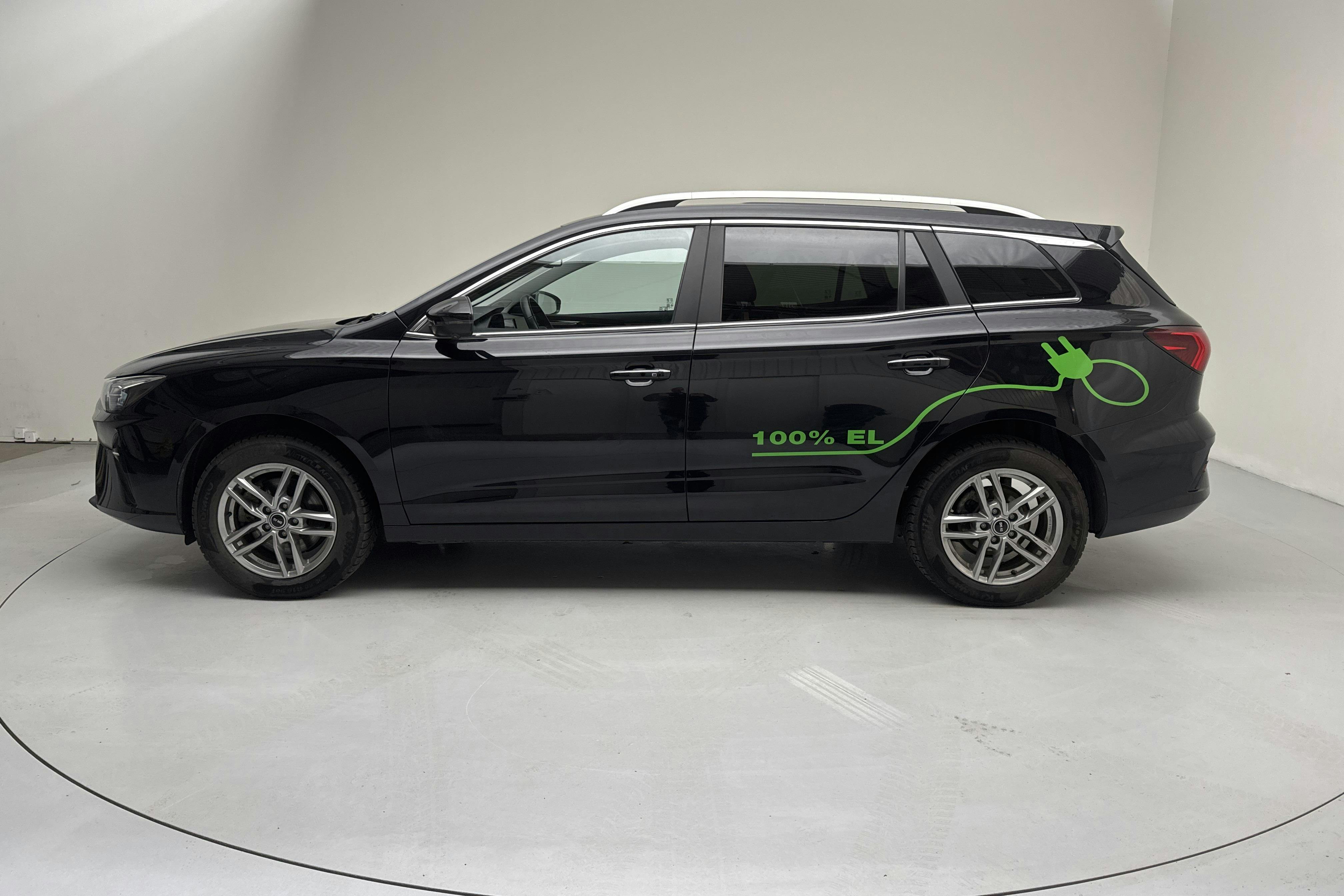 Presentation photo 2 of 16: MG MG5 Long Range 61kWh (177hk) - 60 510 km - Automatic - black - 2023