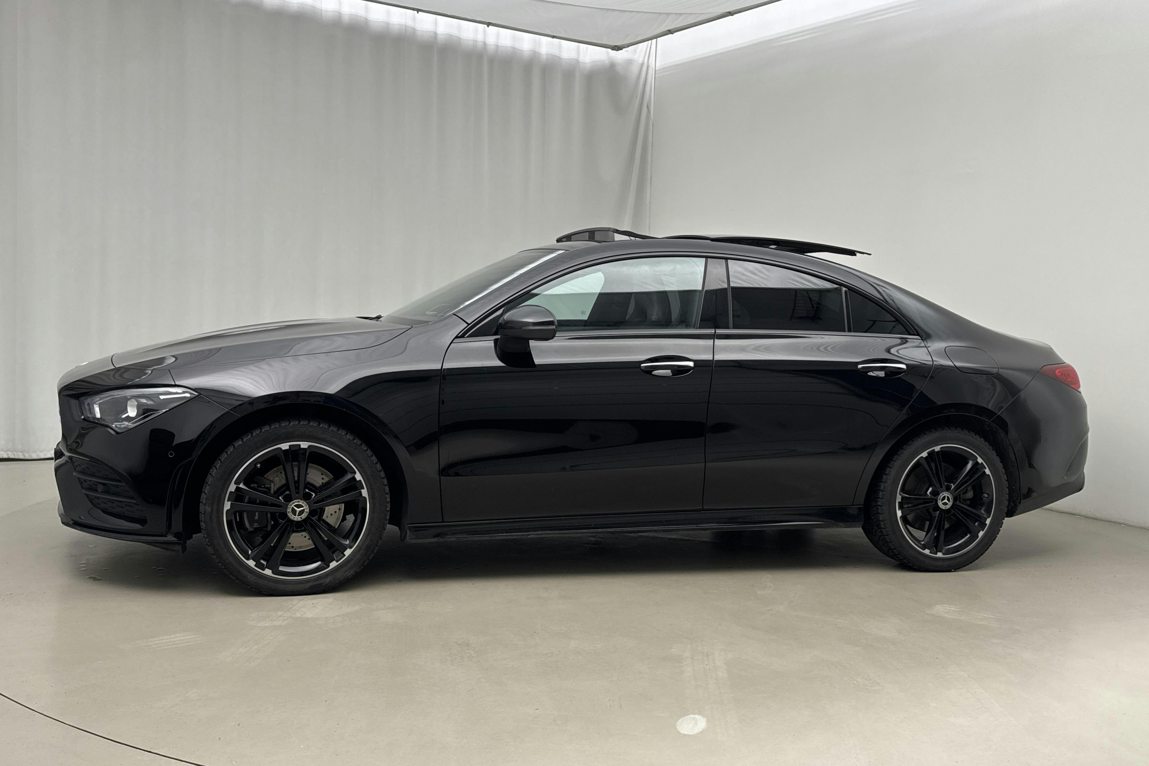 Presentationsfoto 2 av 25: Mercedes CLA 250 e Coupé C118 (218hk) - 4 215 mil - Automat - svart - 2023