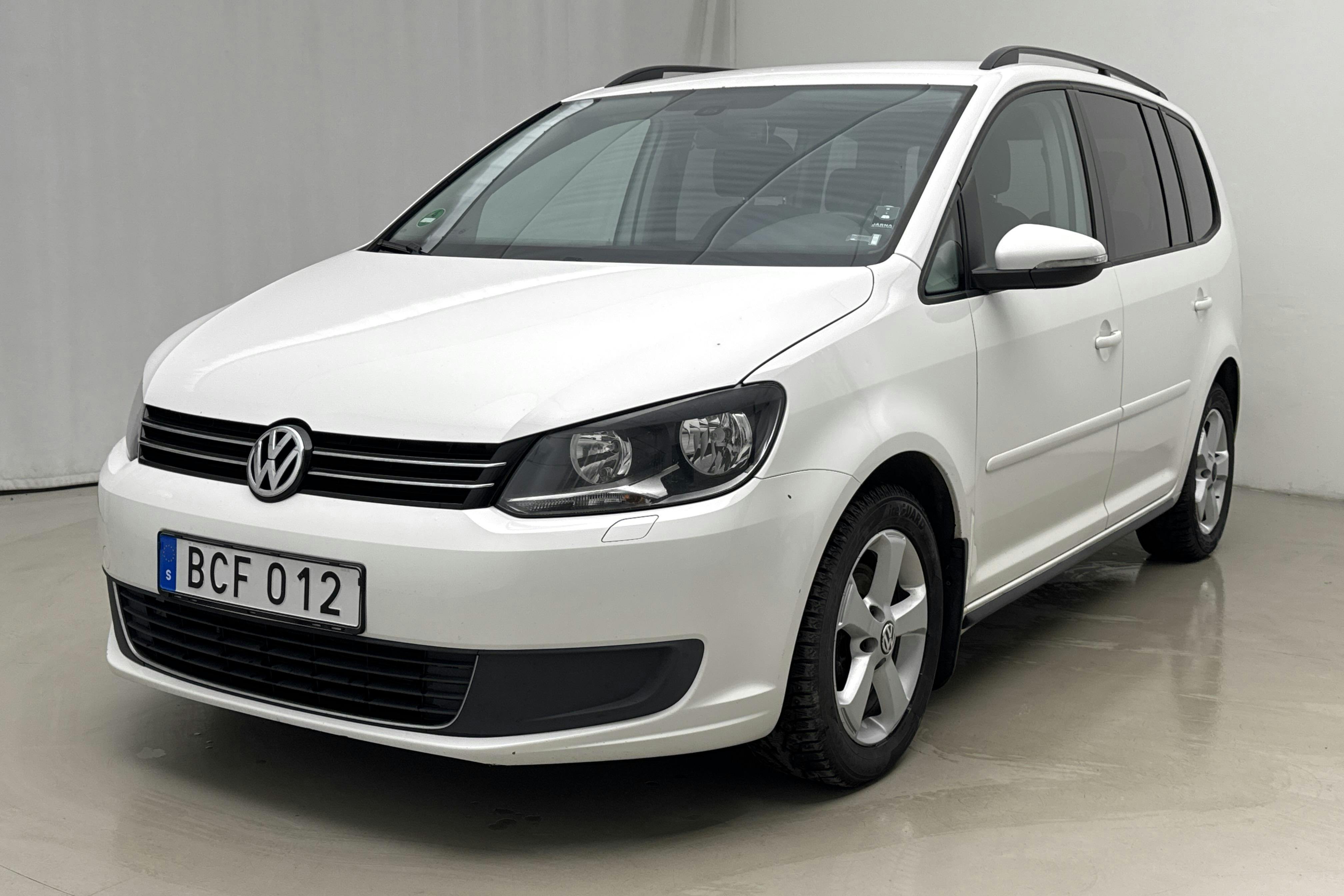 Presentationsfoto 1 av 18: VW Touran 1.6 TDI BlueMotion Technology (105hk) - 24 000 mil - Manuell - vit - 2013