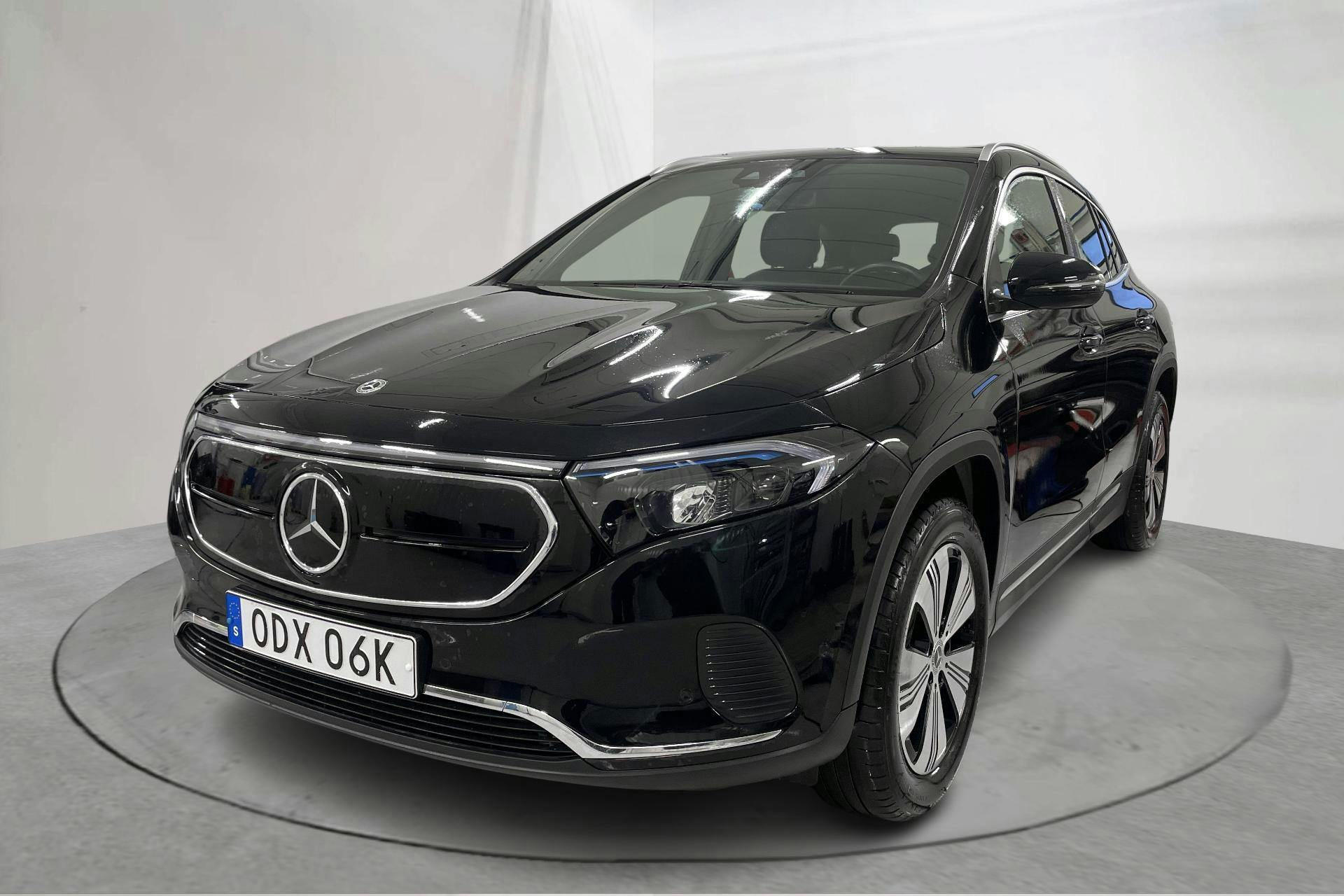 Presentationsfoto 1 av 20: Mercedes EQA 300 4Matic H243 (228hk) - 2 289 mil - Automat - svart - 2023