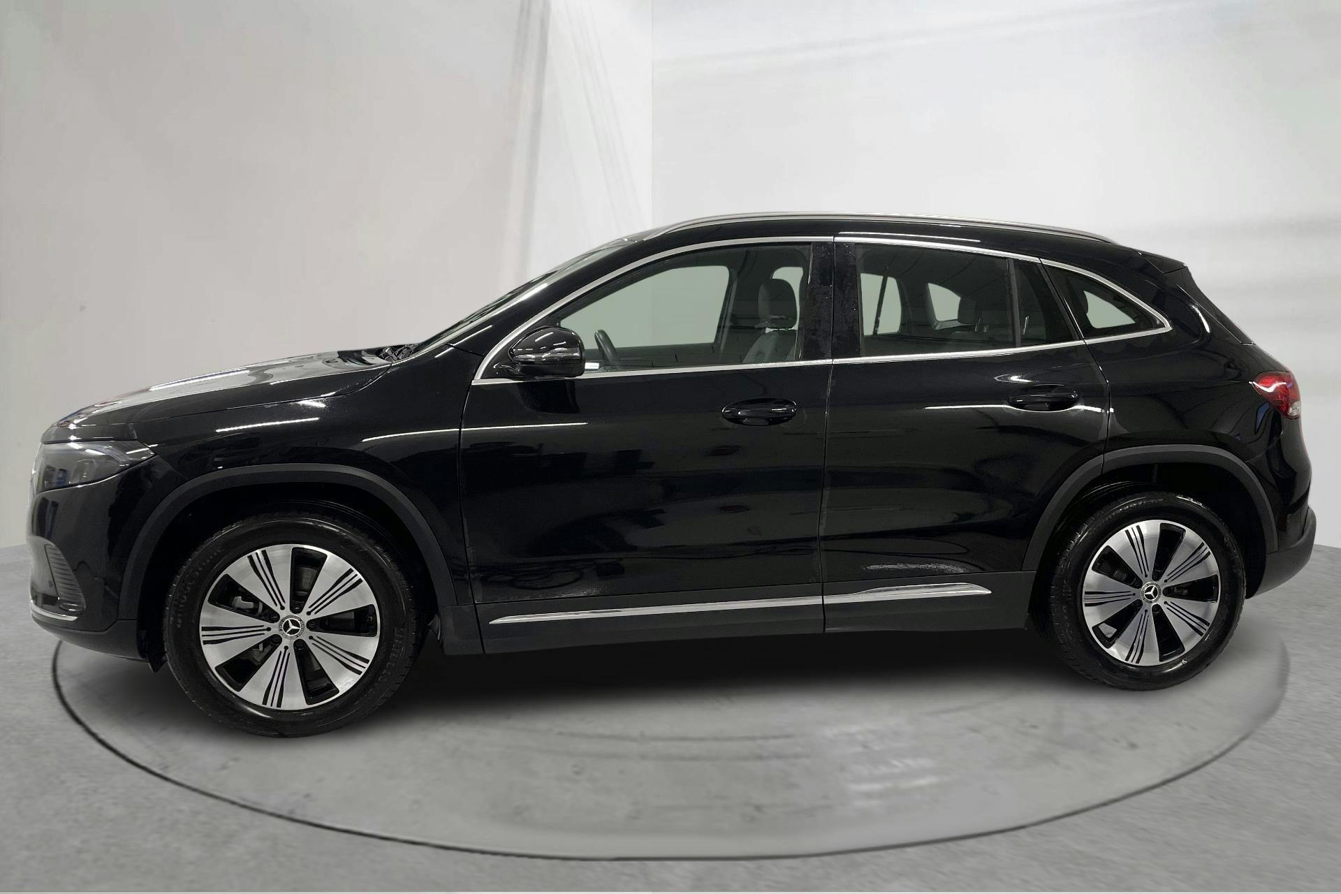 Presentationsfoto 2 av 20: Mercedes EQA 300 4Matic H243 (228hk) - 2 289 mil - Automat - svart - 2023