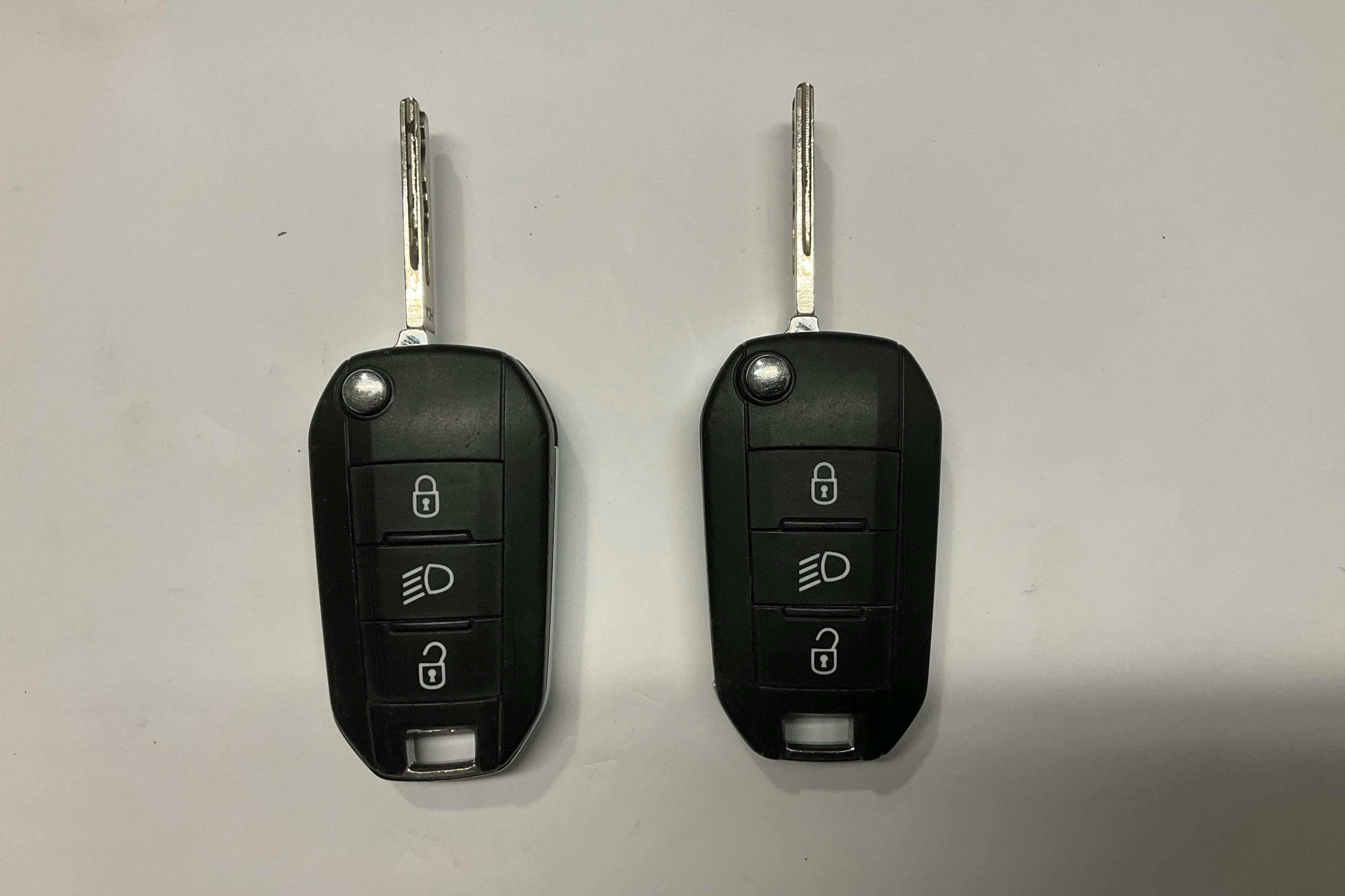 Presentation photo 14 of 14: Peugeot 5008 1.6 PureTech (165hk) - 257 140 km - Automatic - 2018