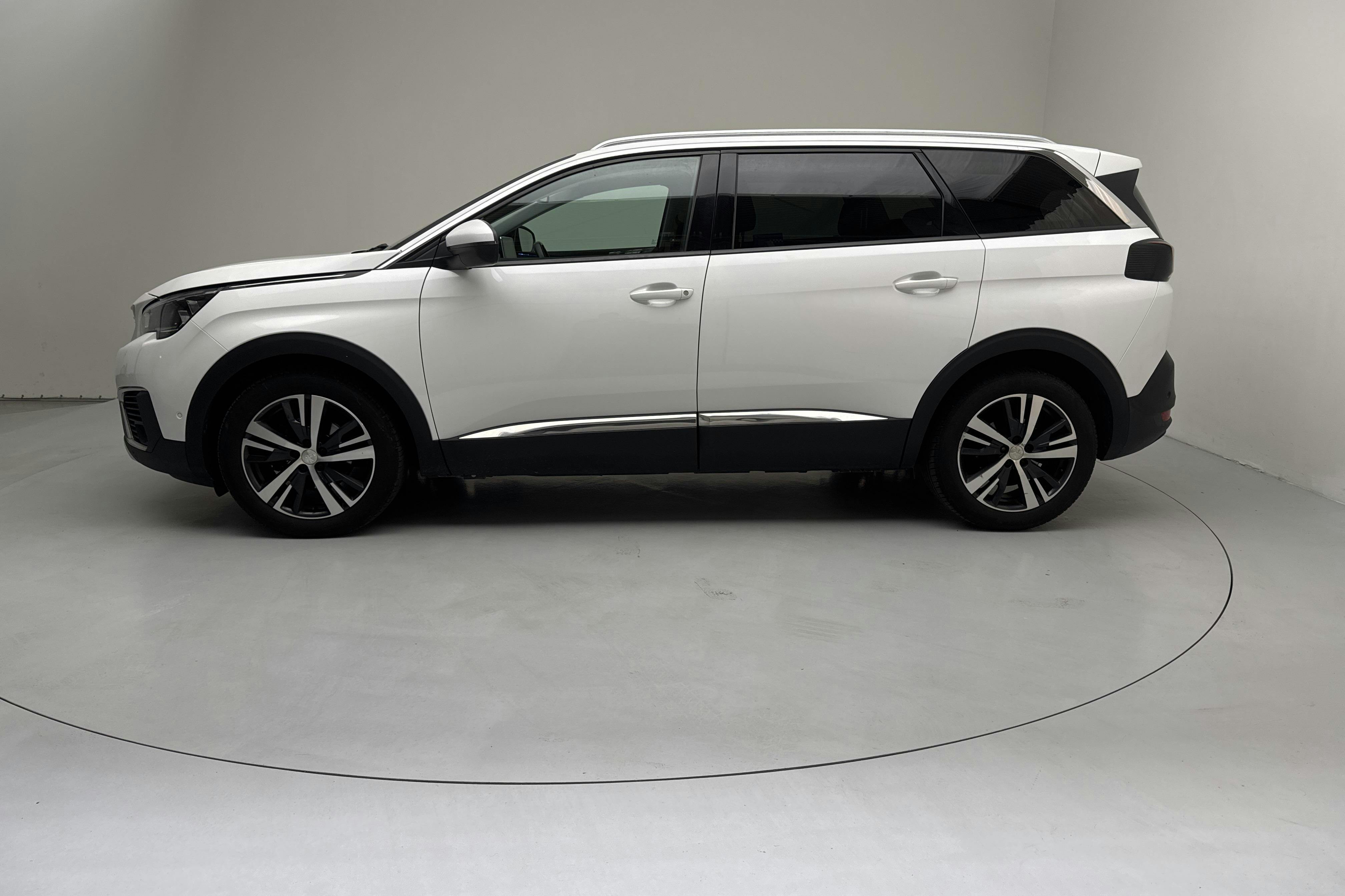 Presentation photo 2 of 14: Peugeot 5008 1.6 PureTech (165hk) - 257 140 km - Automatic - 2018