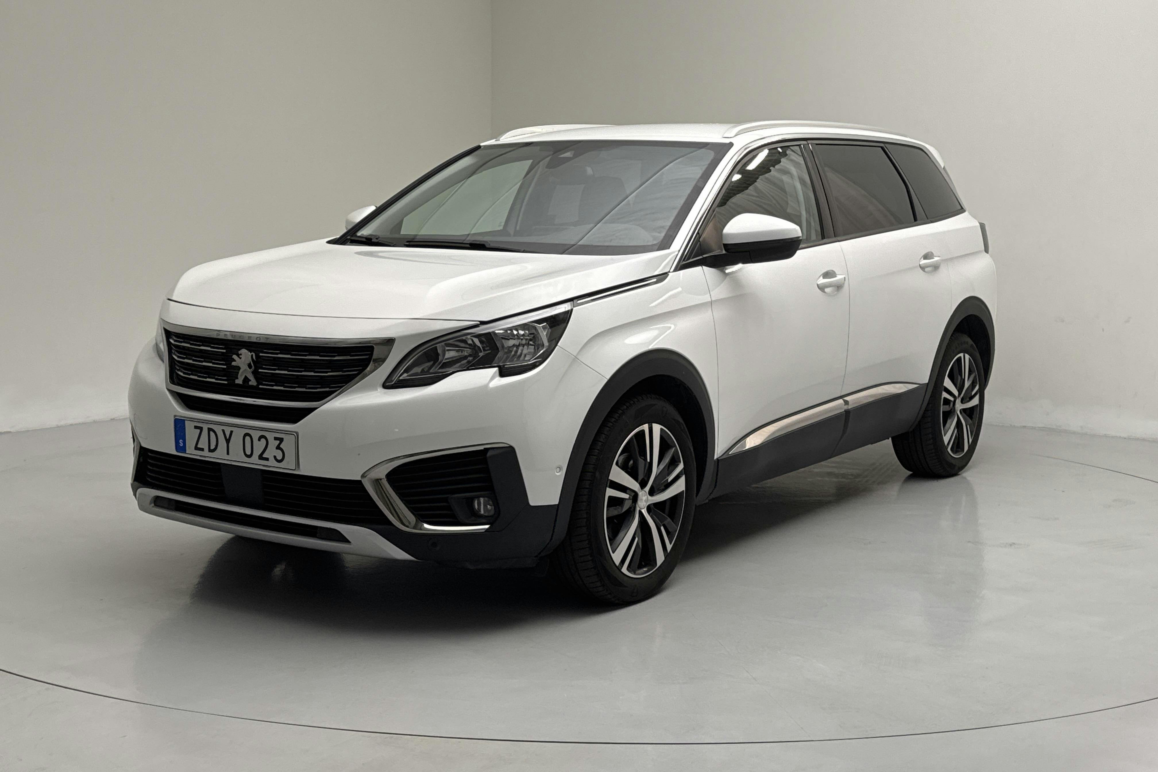 Presentation photo 1 of 14: Peugeot 5008 1.6 PureTech (165hk) - 257 140 km - Automatic - 2018