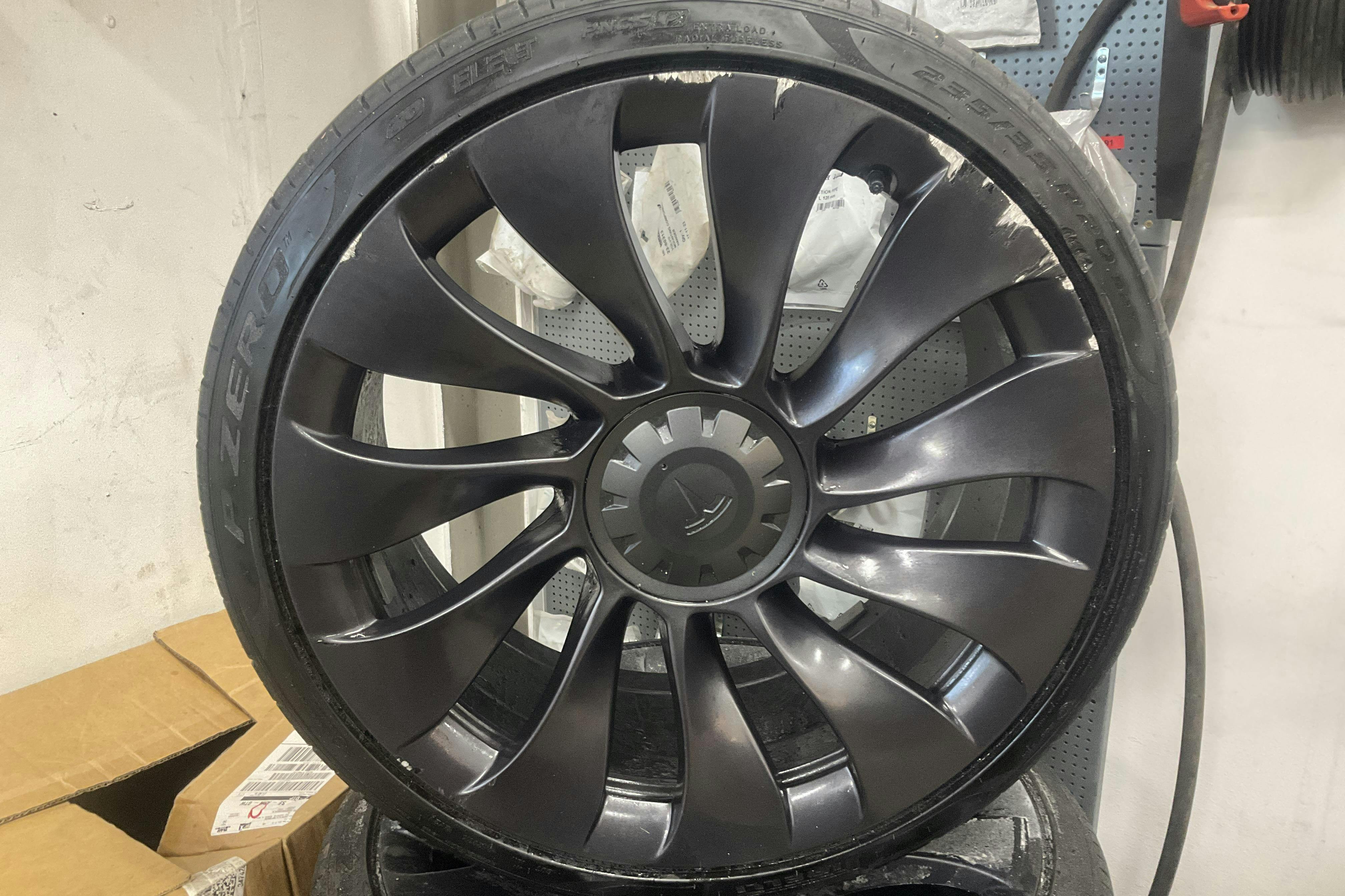 Presentationsfoto 19 av 19: Tesla Model 3 Performance AWD - 4 364 mil - Automat - grå - 2021