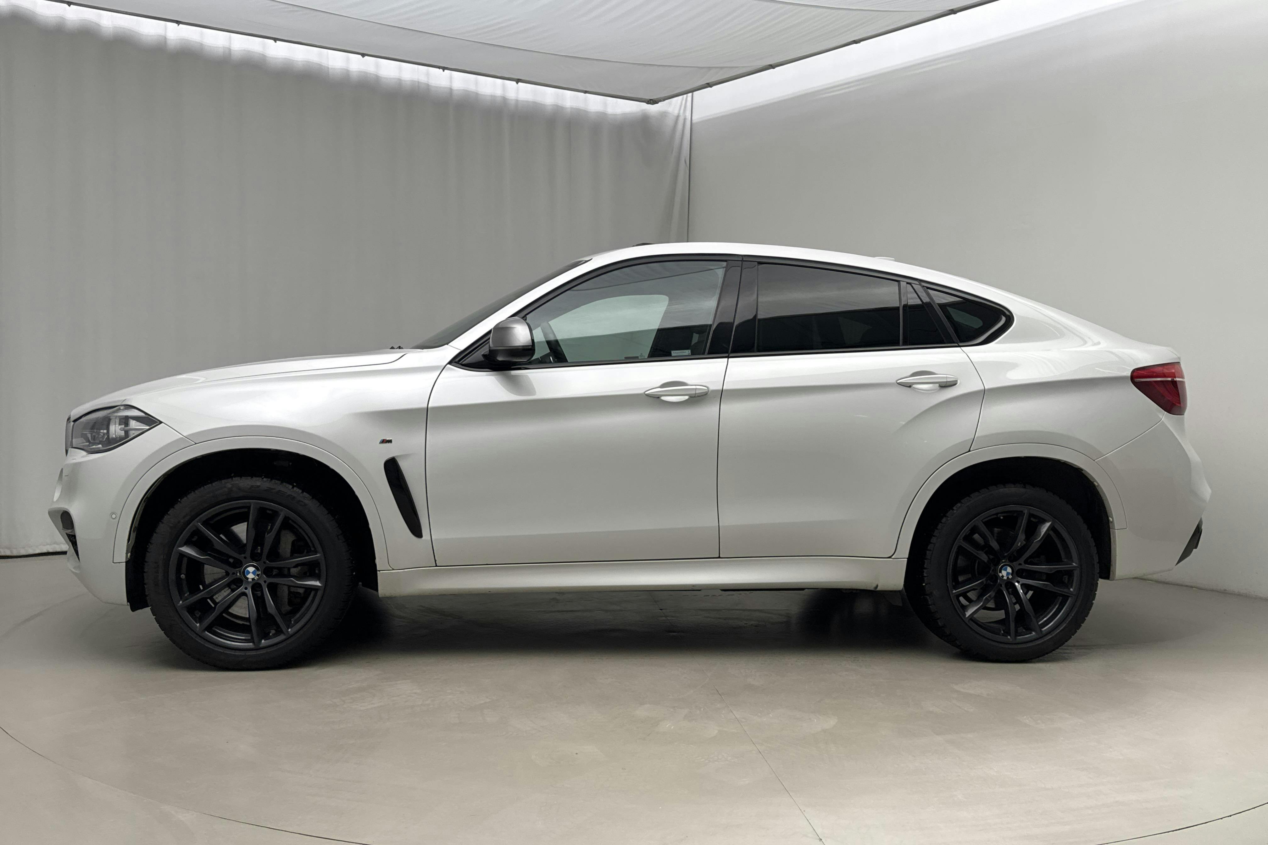 Presentation photo 2 of 26: BMW X6 M50d, F16 (381hk) - 152 170 km - Automatic - white - 2017