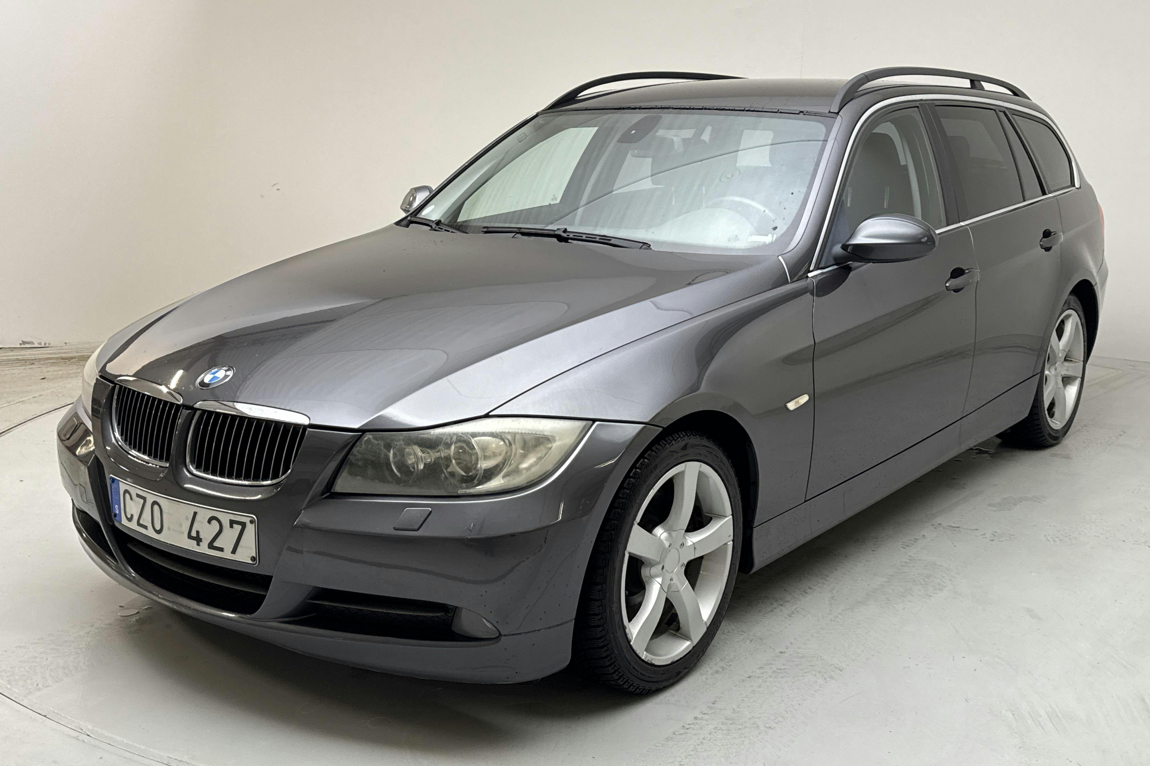Presentation photo 1 of 13: BMW 325d Touring, E91 (197hk) - 212 290 km - Automatic - gray - 2008