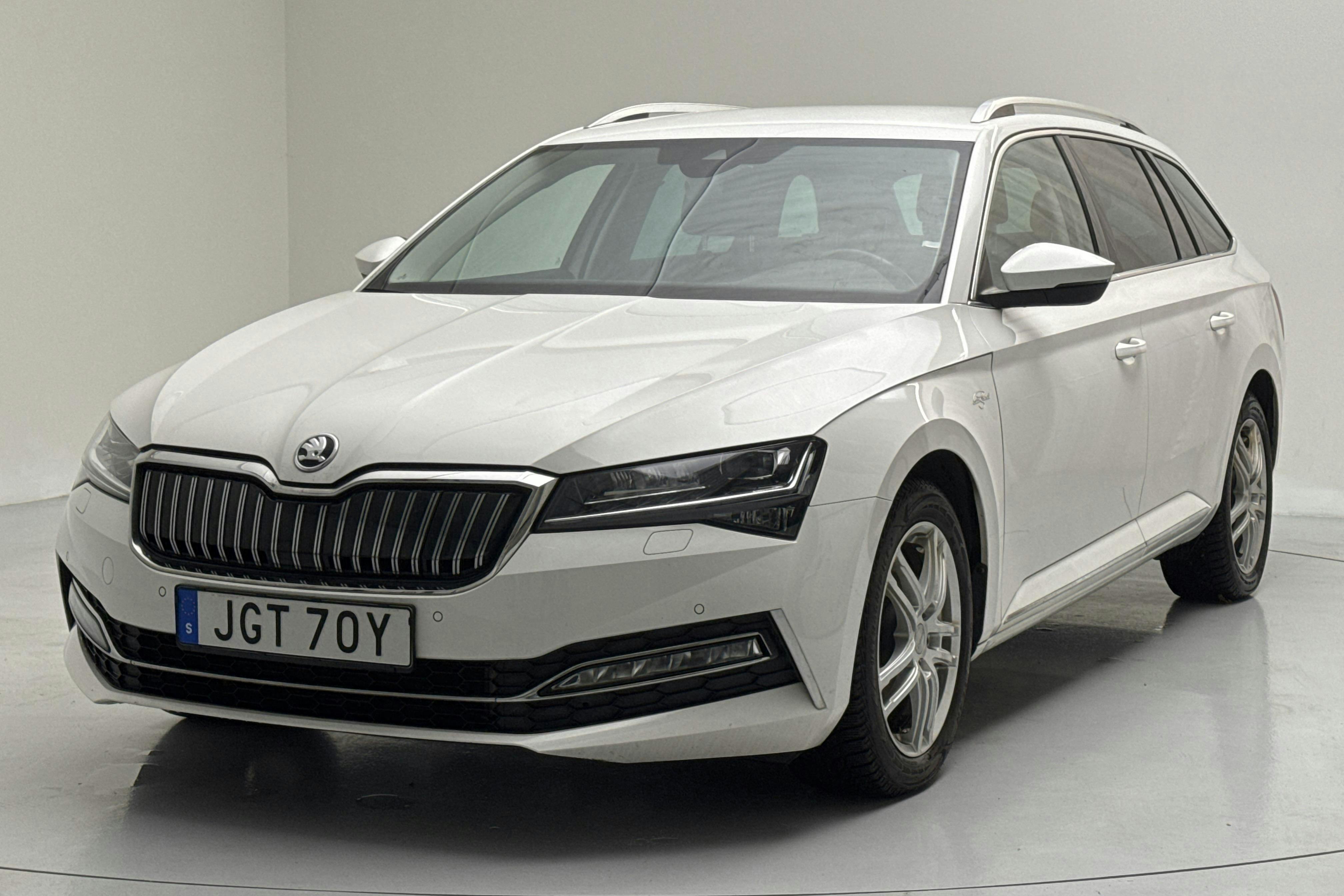 Skoda Superb 1.4 TSI PHEV Kombi (218hk) - 6 114 mil - Automat - vit - 2021