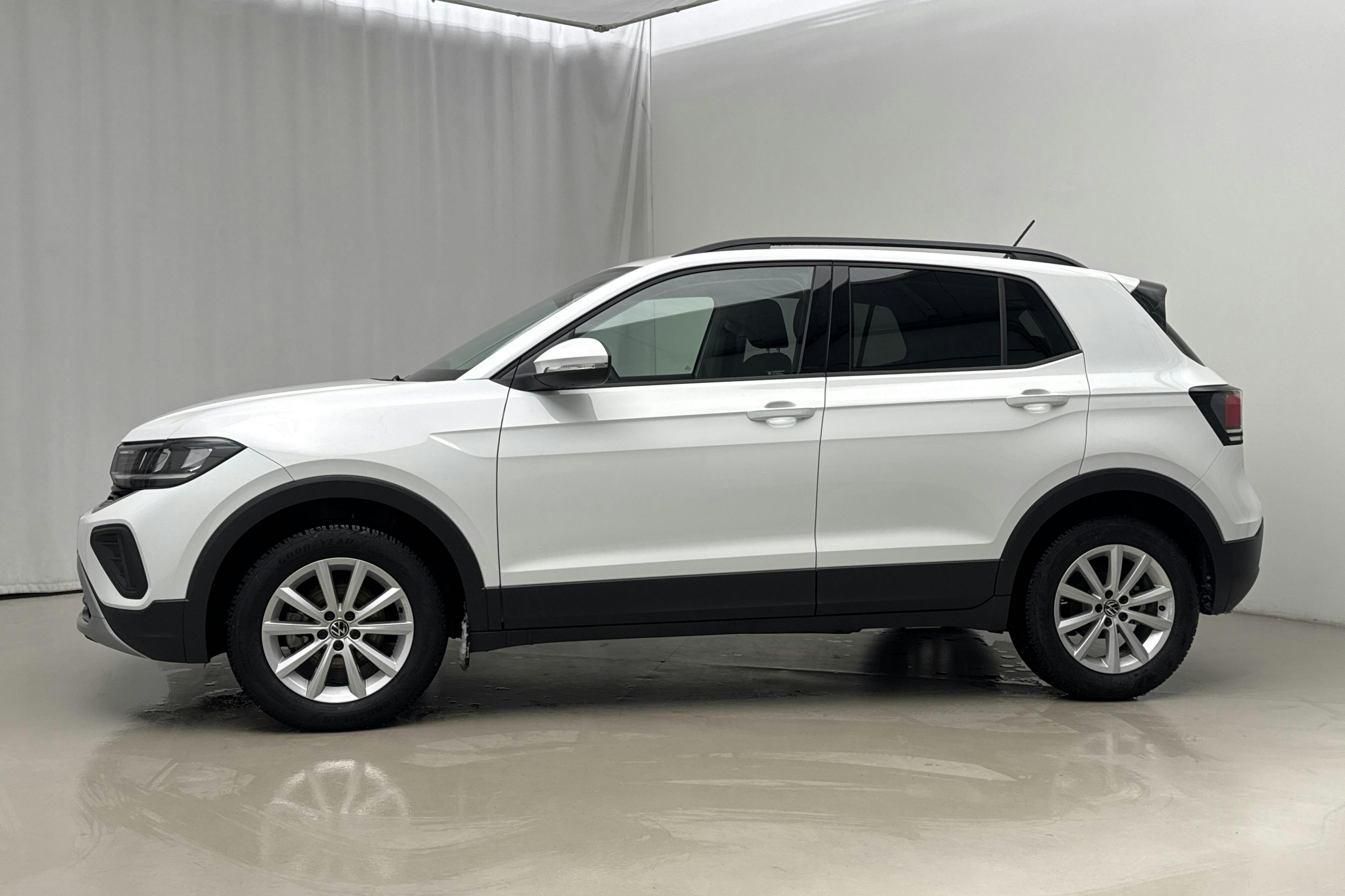 Presentationsfoto 2 av 18: VW T-Cross 1.0 TSI (116hk) - 549 mil - Automat - vit - 2025