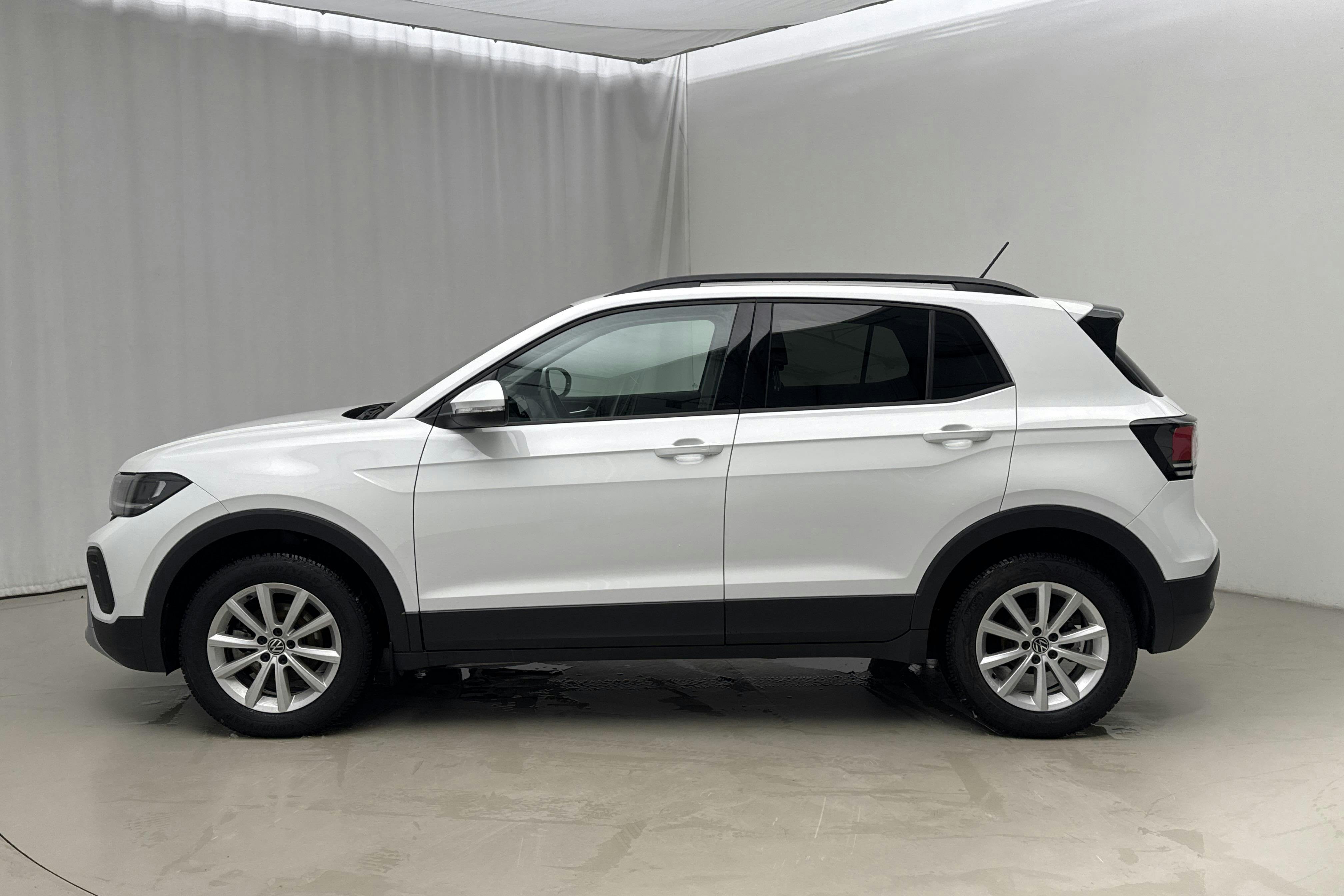 Presentationsfoto 2 av 15: VW T-Cross 1.0 TSI (116hk) - 1 938 mil - Automat - vit - 2025