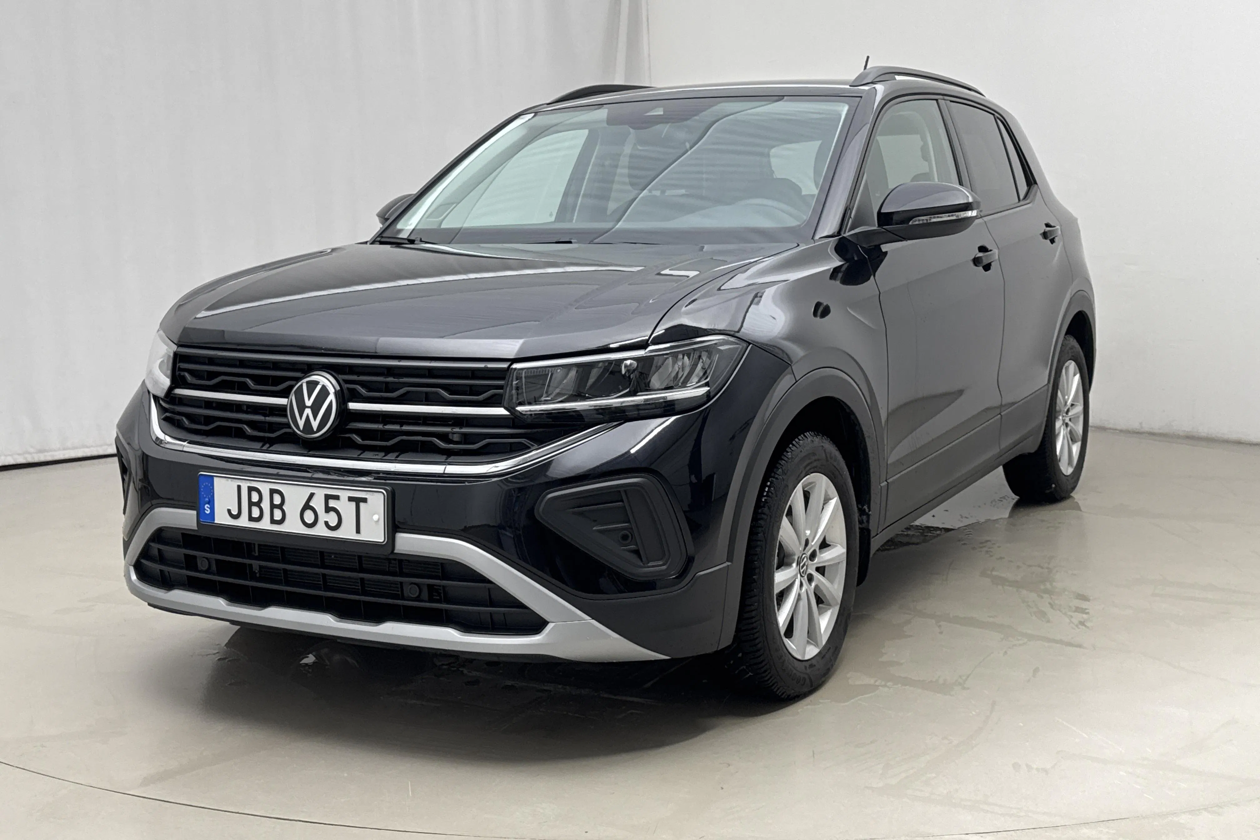 Presentation photo 1 of 16: VW T-Cross 1.0 TSI (116hk) - 3 660 km - Automatic - black - 2025