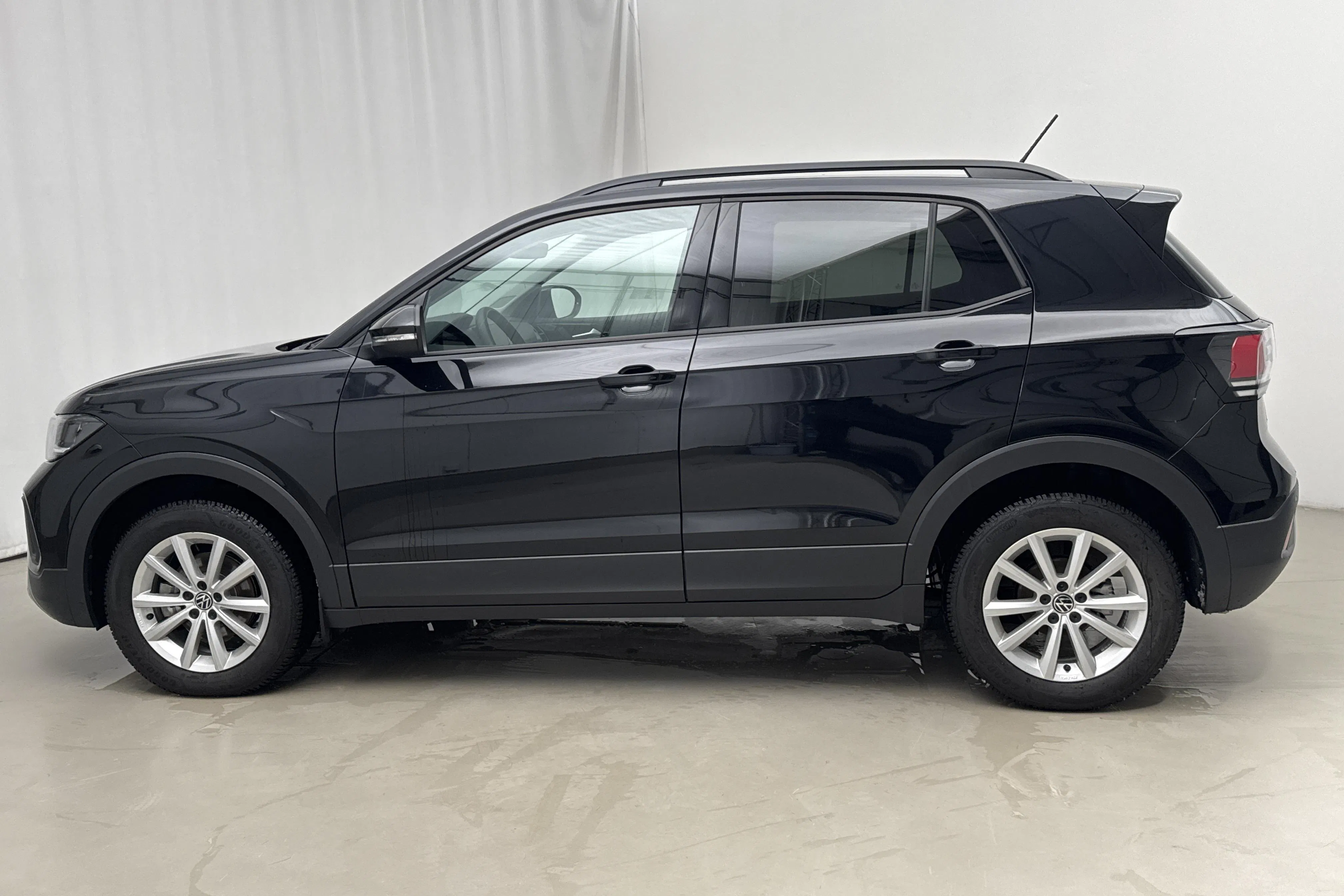 Presentation photo 2 of 16: VW T-Cross 1.0 TSI (116hk) - 3 660 km - Automatic - black - 2025