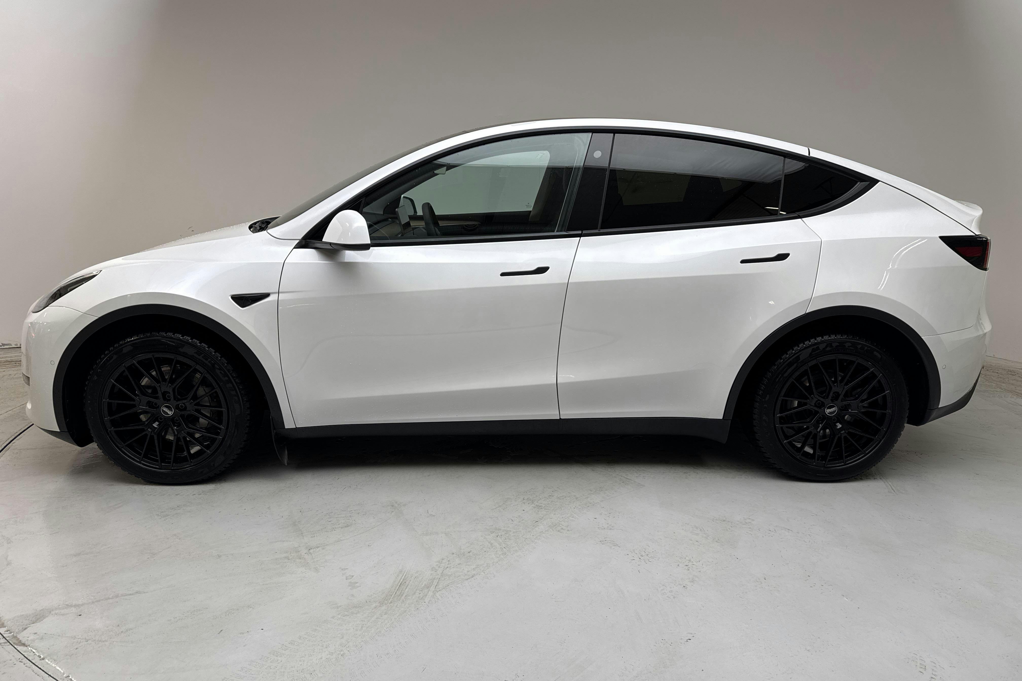 Presentation photo 2 of 20: Tesla Model Y Long Range Dual Motor AWD - 114 680 km - Automatic - white - 2021