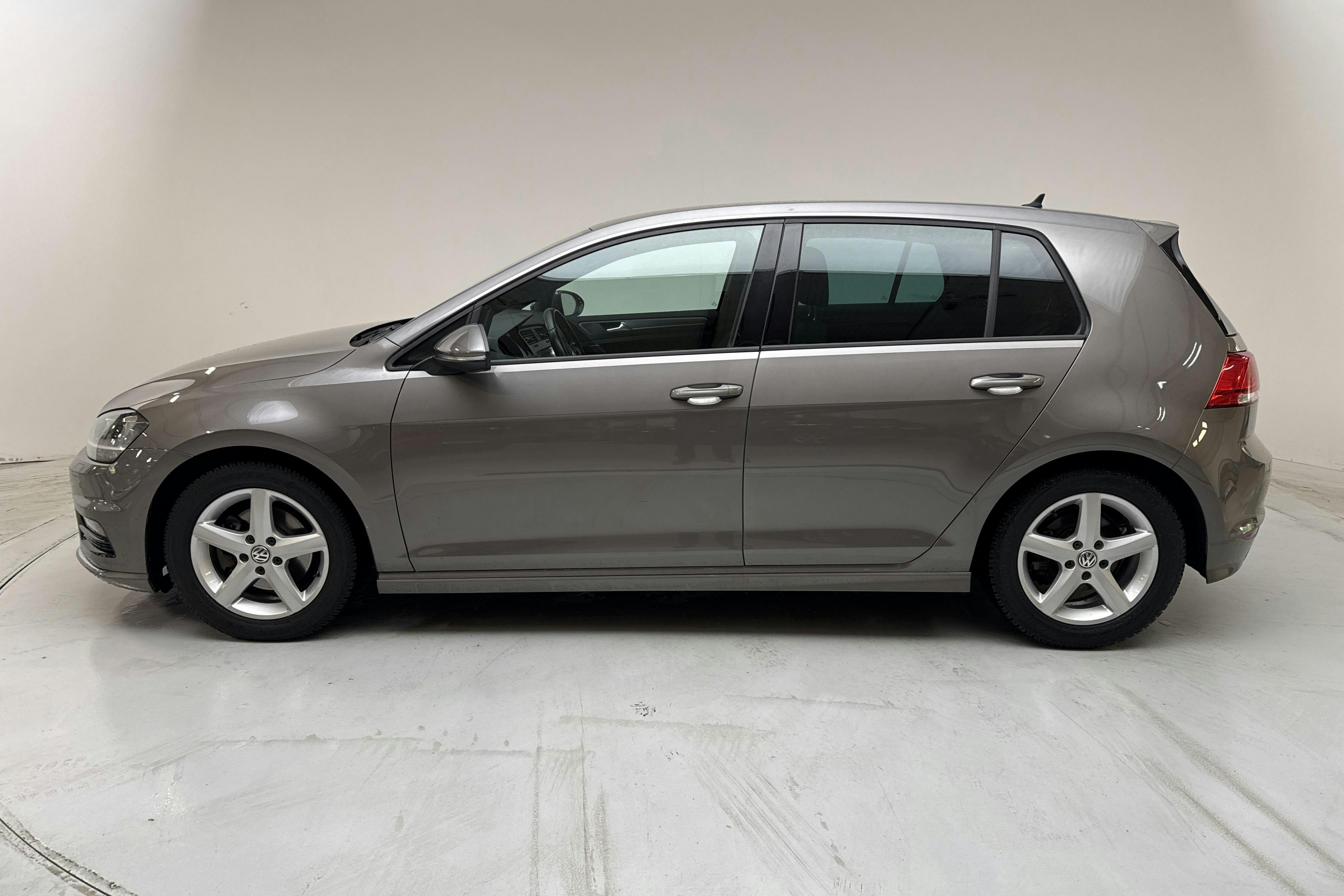 Presentation photo 2 of 13: VW Golf VII 1.4 TSI 5dr (150hk) - 40 380 km - Automatic - gray - 2017