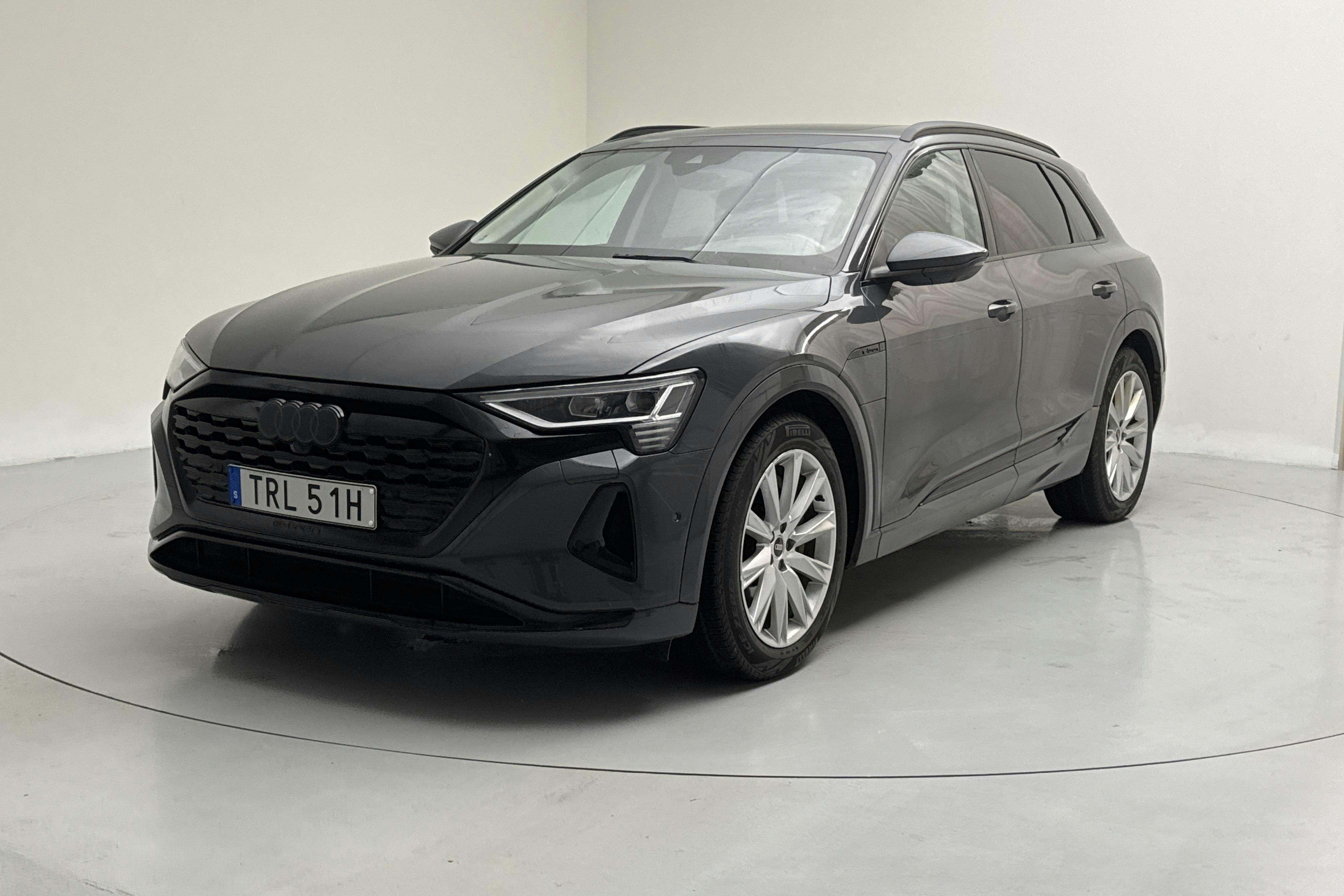 Presentation photo 1 of 19: Audi Q8 55 e-tron quattro (408hk) - 107 520 km - Automatic - gray - 2024