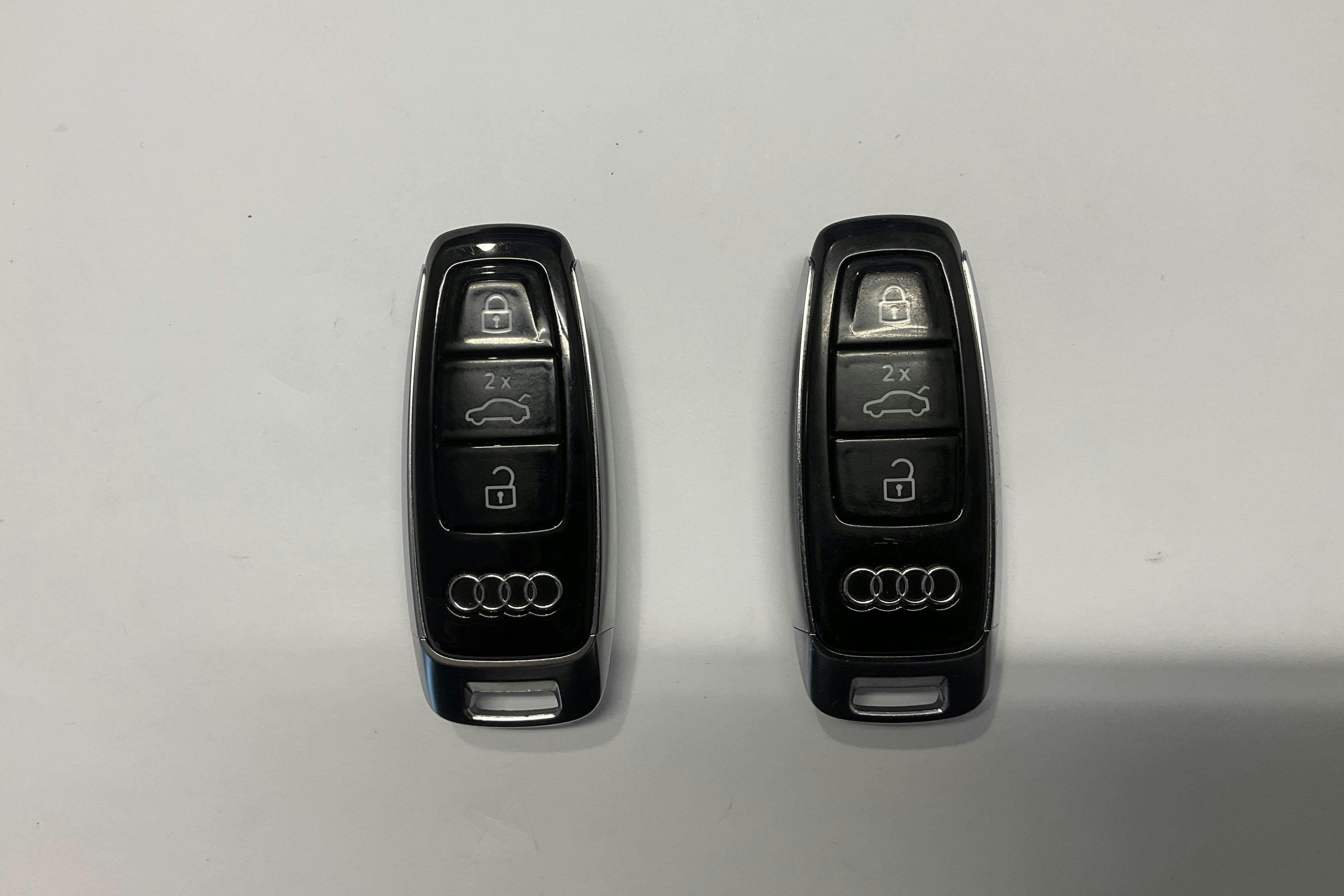 Presentation photo 19 of 19: Audi Q8 55 e-tron quattro (408hk) - 107 520 km - Automatic - gray - 2024