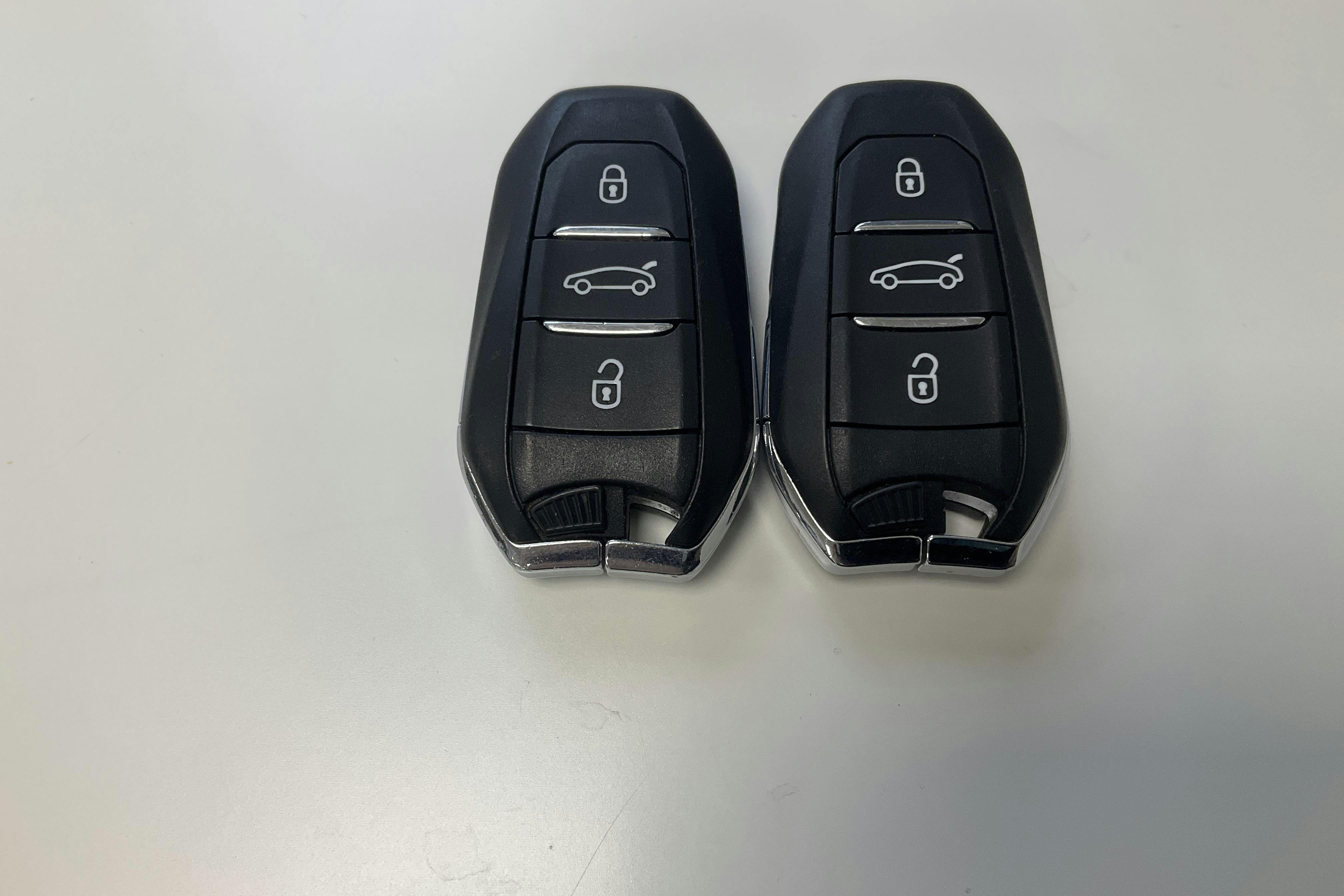 Presentation photo 18 of 18: Opel Grandland X 1.6 2WD PHEV (225hk) - 63 350 km - Automatic - white - 2021