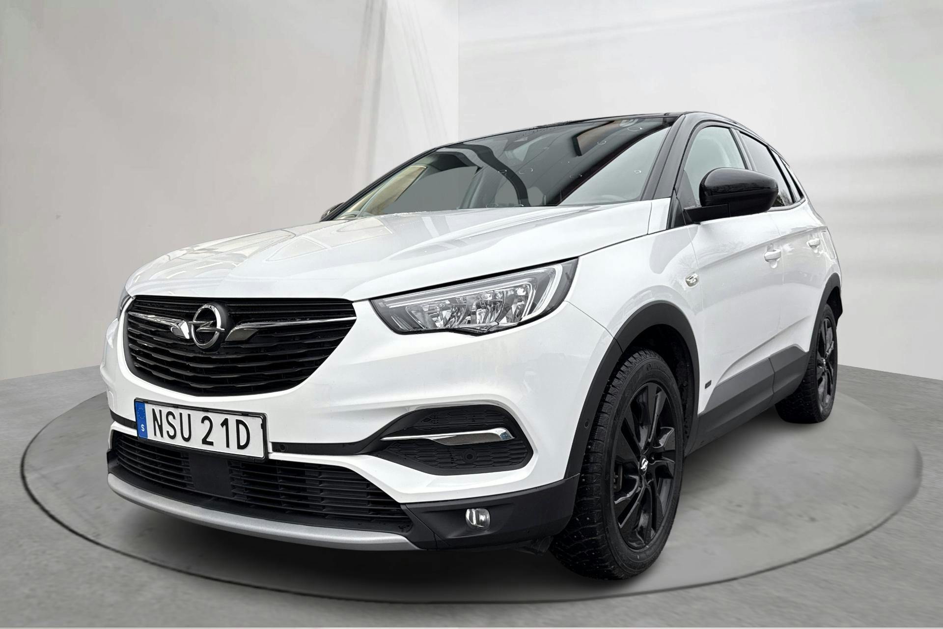Presentation photo 1 of 18: Opel Grandland X 1.6 2WD PHEV (225hk) - 63 350 km - Automatic - white - 2021