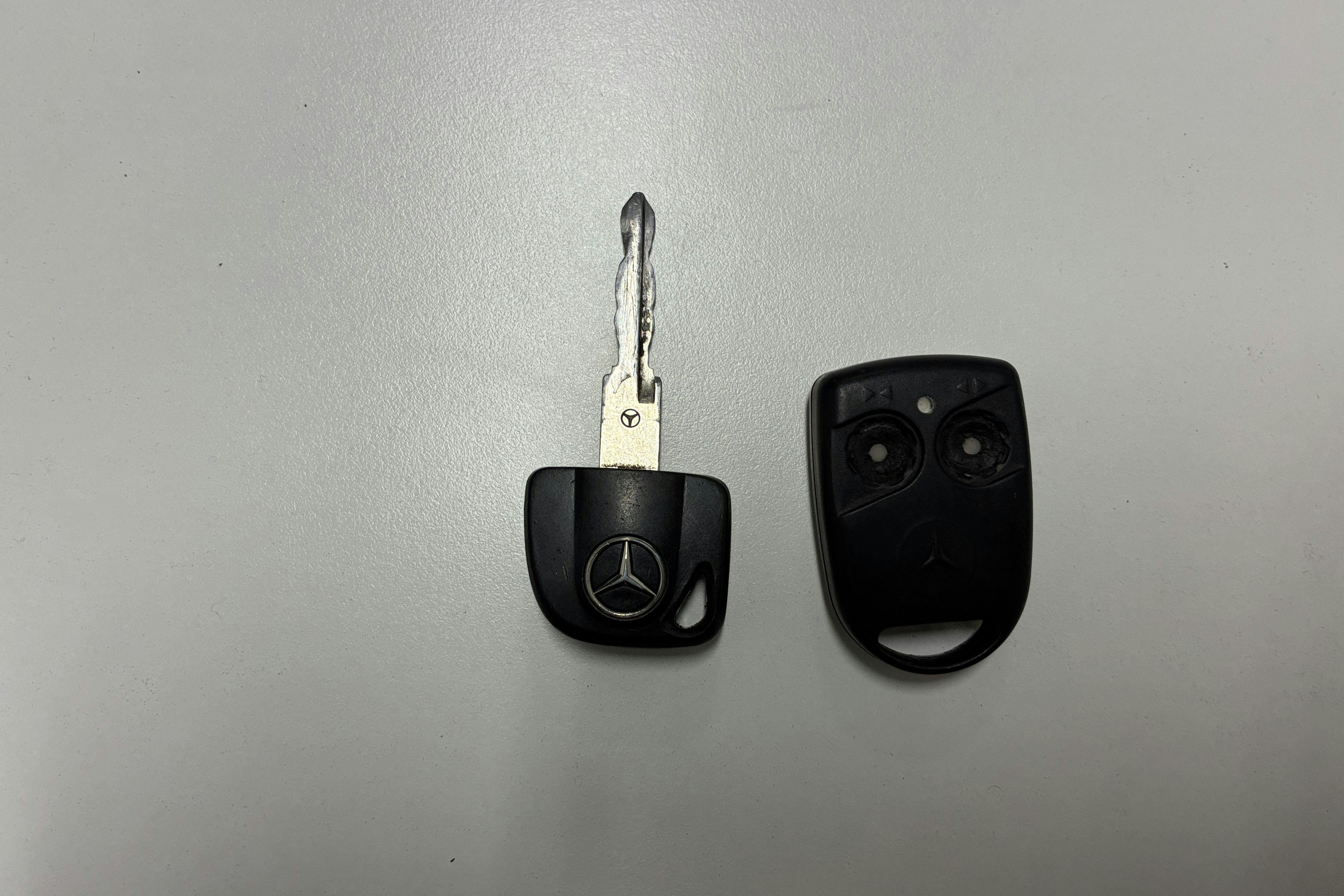 Presentation photo 110 of 110: MERCEDES ATEGO - 260 743 km - Automatic - white - 2015