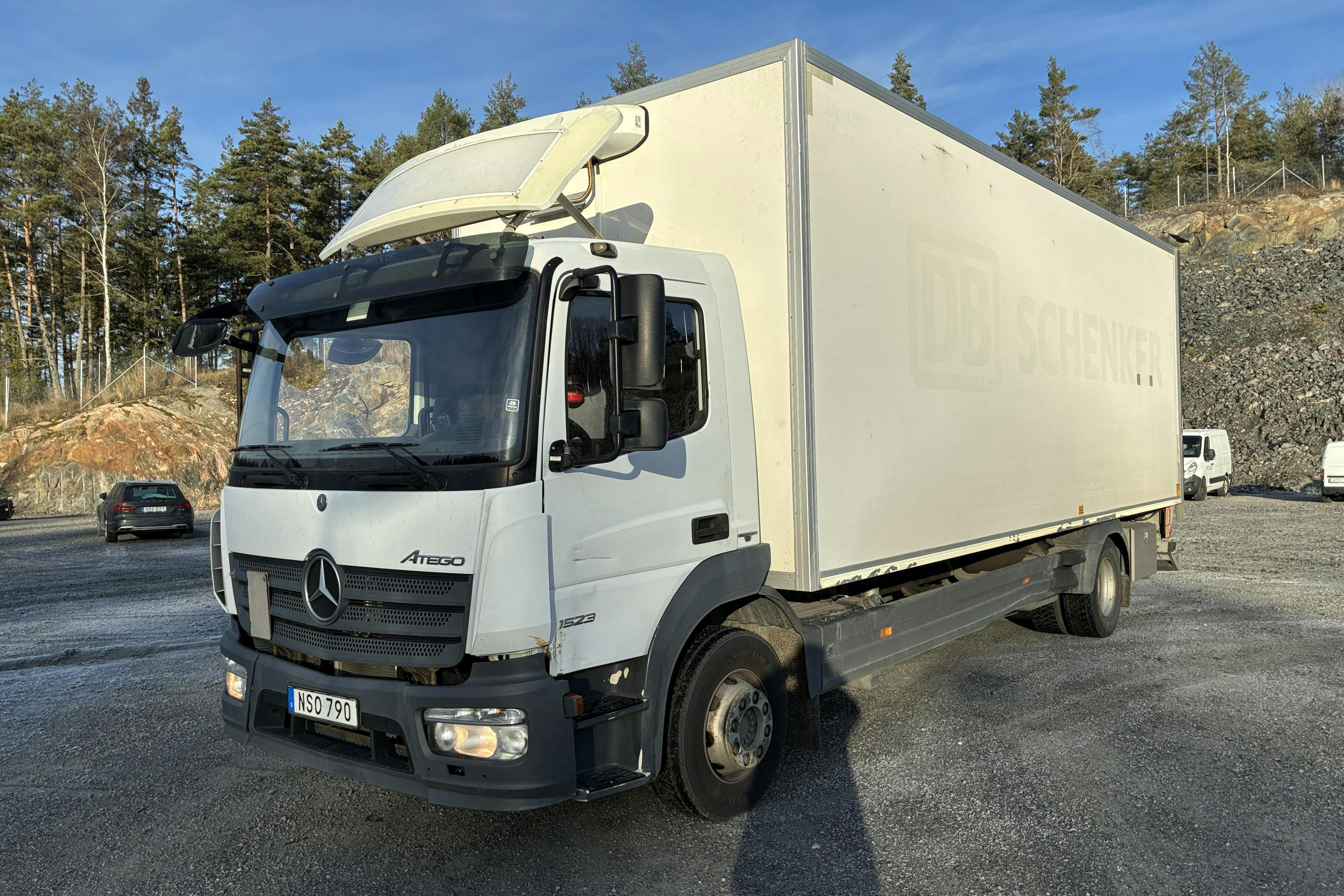 Presentation photo 1 of 110: MERCEDES ATEGO - 260 743 km - Automatic - white - 2015