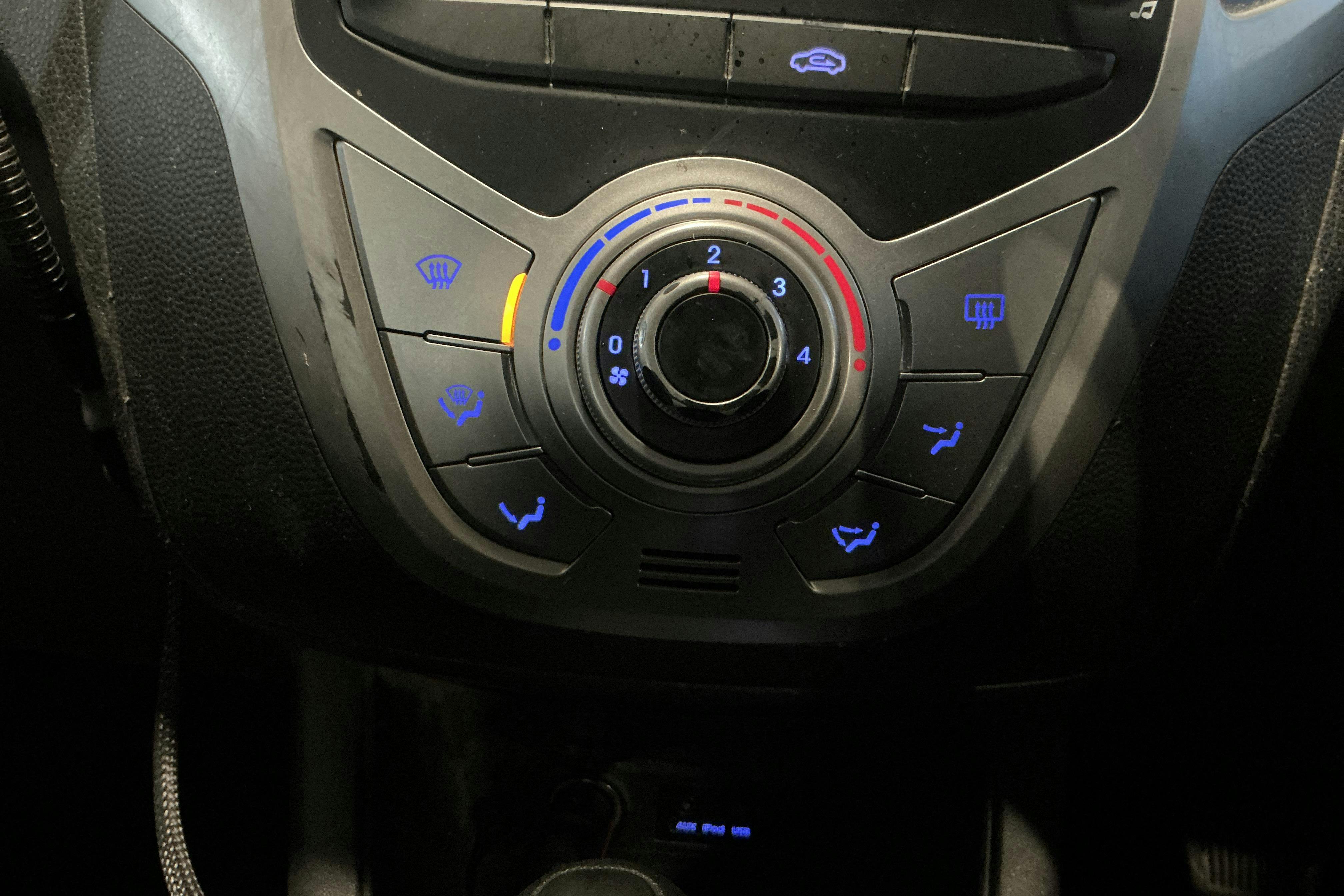 Presentation photo 14 of 14: Hyundai ix20 1.6 (125hk) - 122 270 km - Automatic - white - 2014