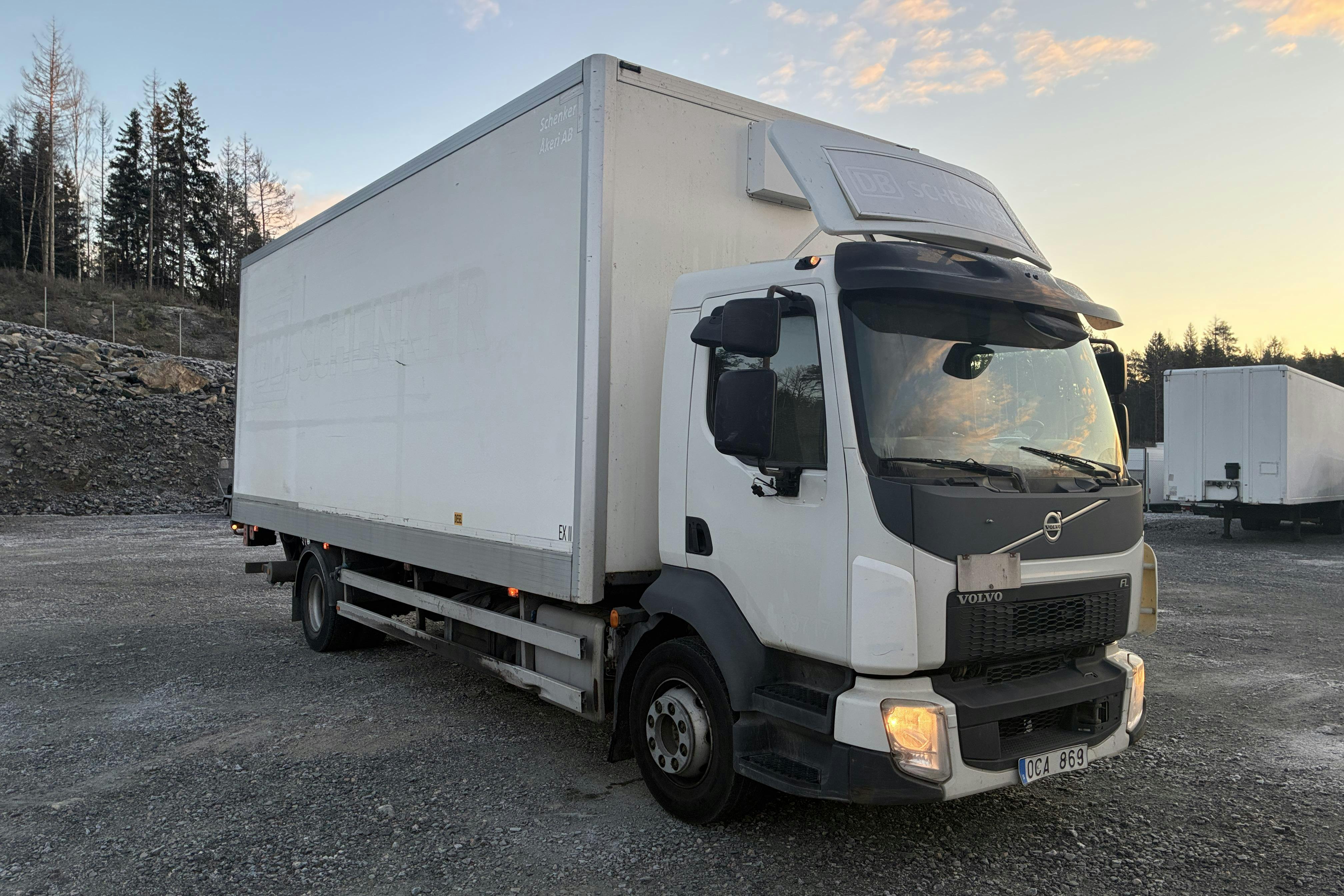 Presentation photo 2 of 142: VOLVO FL250 - 342 457 km - Automatic - white - 2014