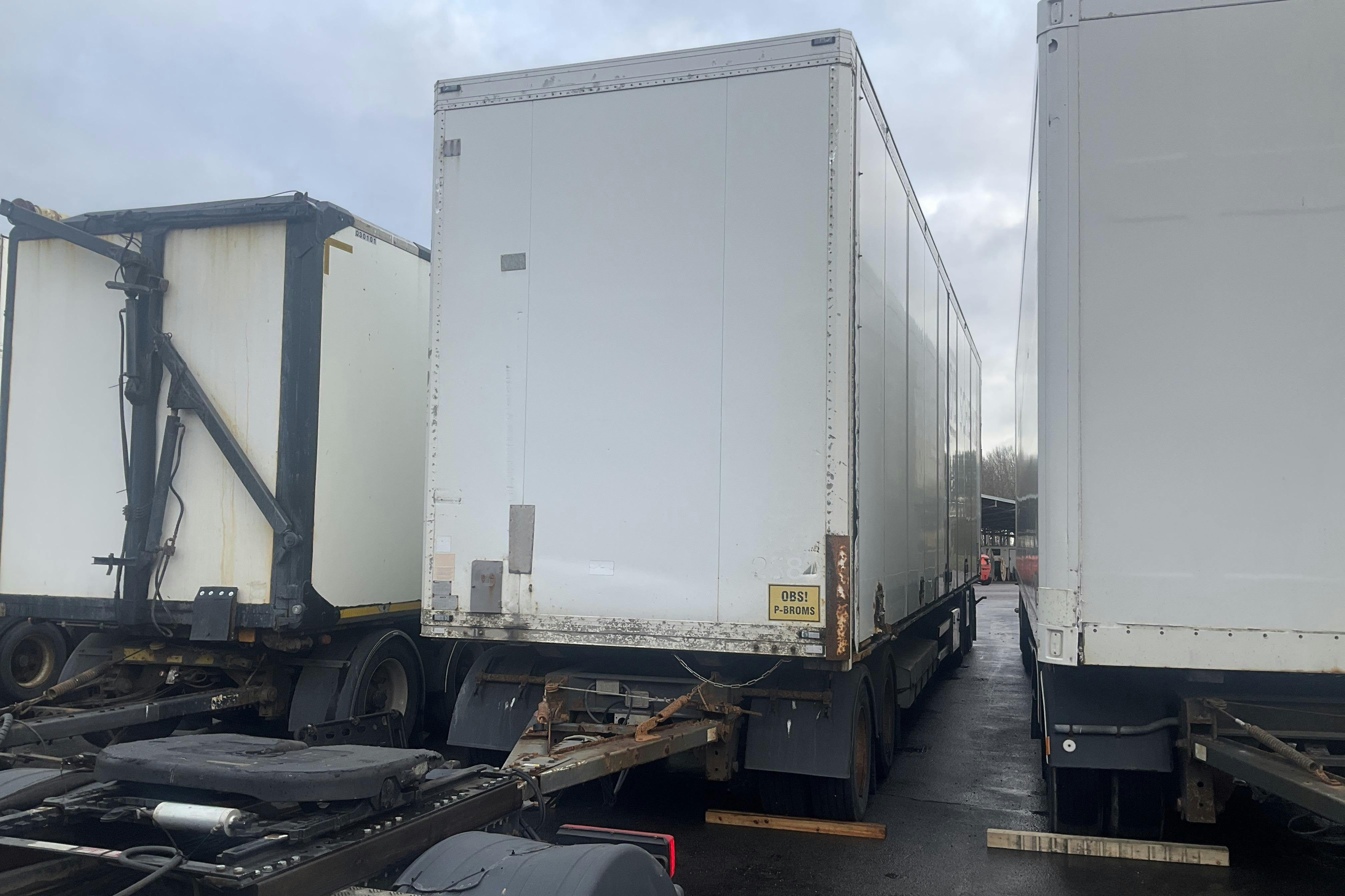 Presentationsfoto 1 av 36: SCHMITZ KO 36 - 1 km - vit - 2008