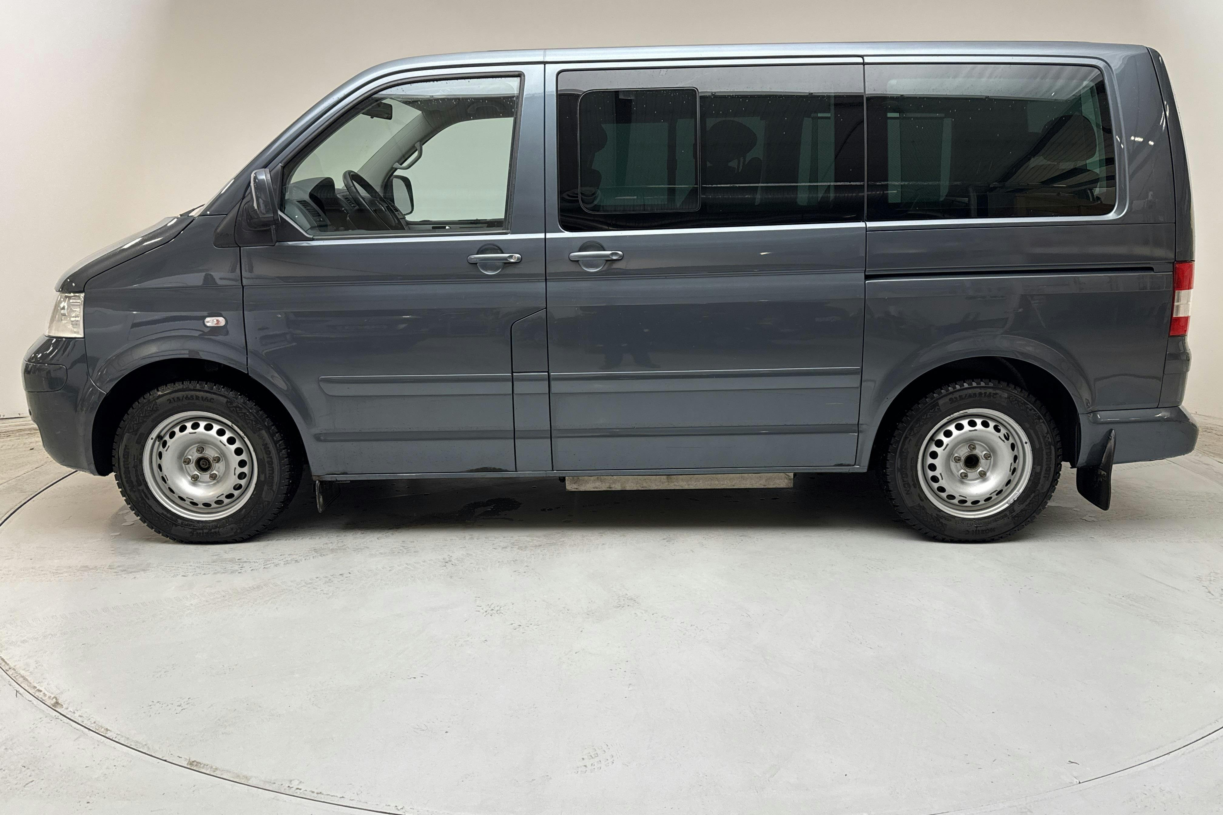 Presentation photo 2 of 13: VW Multivan T5 2.0 (115hk) - 230 070 km - Manual - Dark Grey - 2009