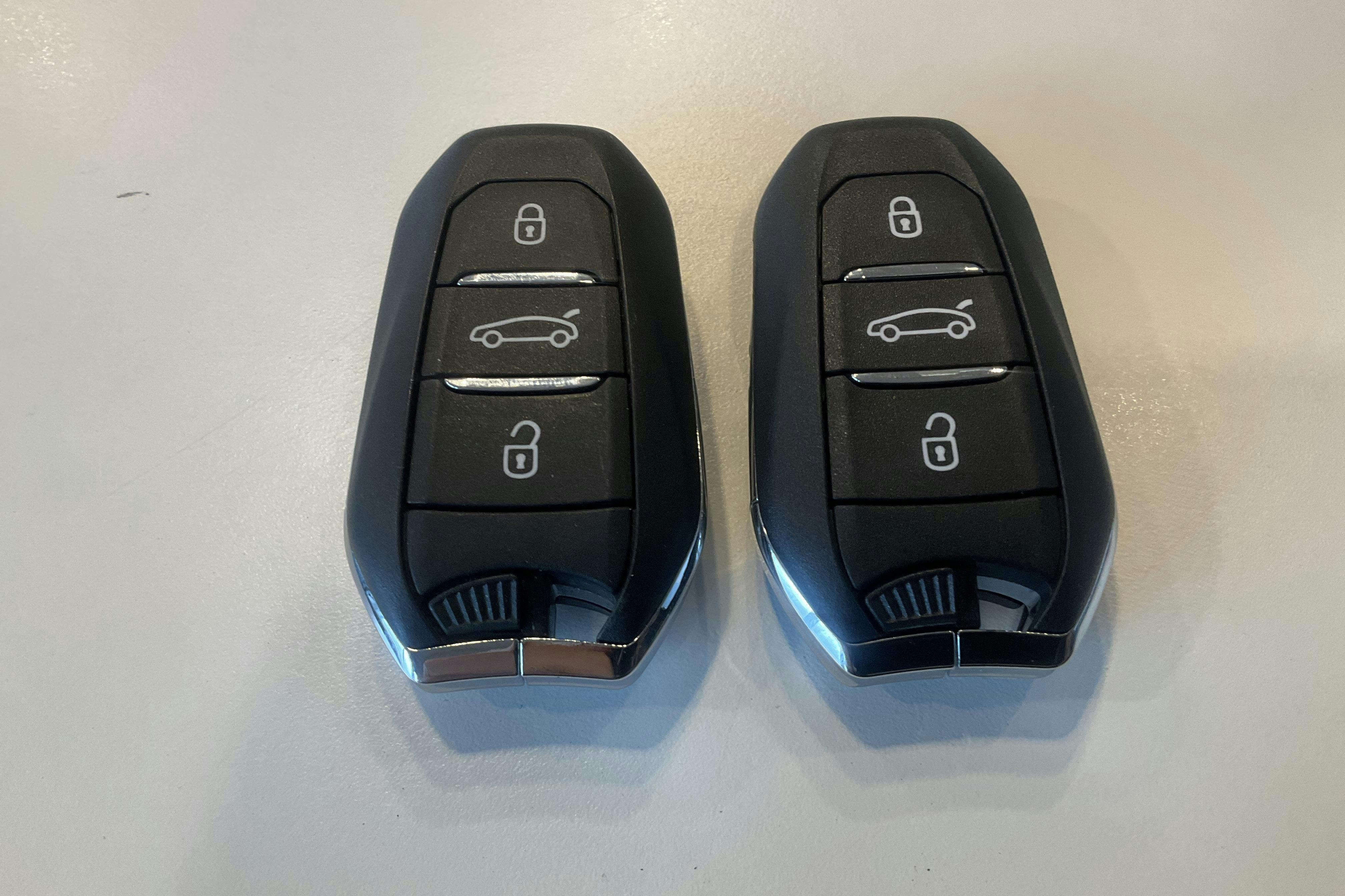 Presentation photo 19 of 19: Opel Mokka-e (136hk) - 59 920 km - Automatic - red - 2022