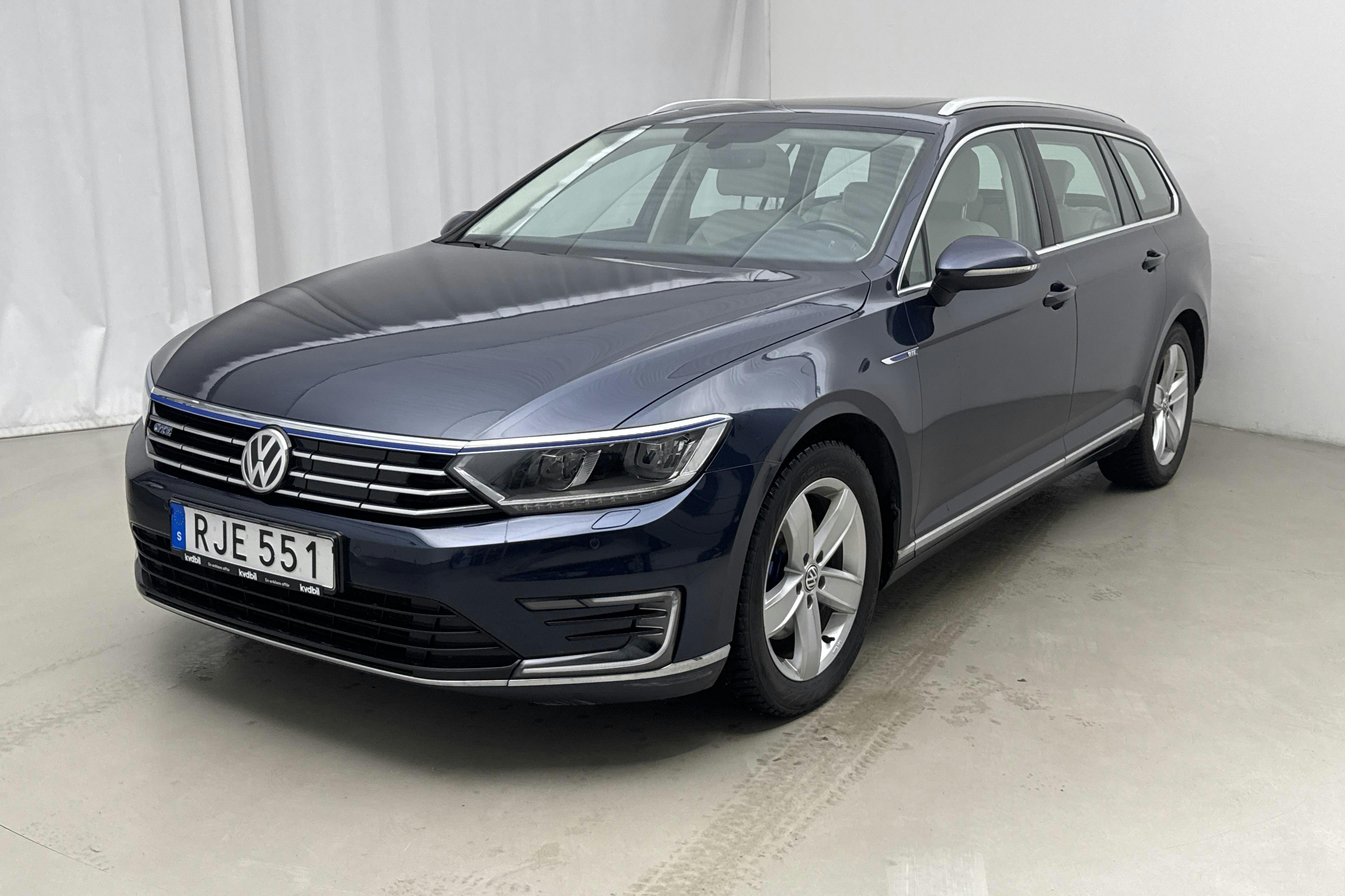 Presentation photo 1 of 20: VW Passat 1.4 Plug-in-Hybrid Sportscombi (218hk) - 161 400 km - Automatic - Dark Blue - 2017