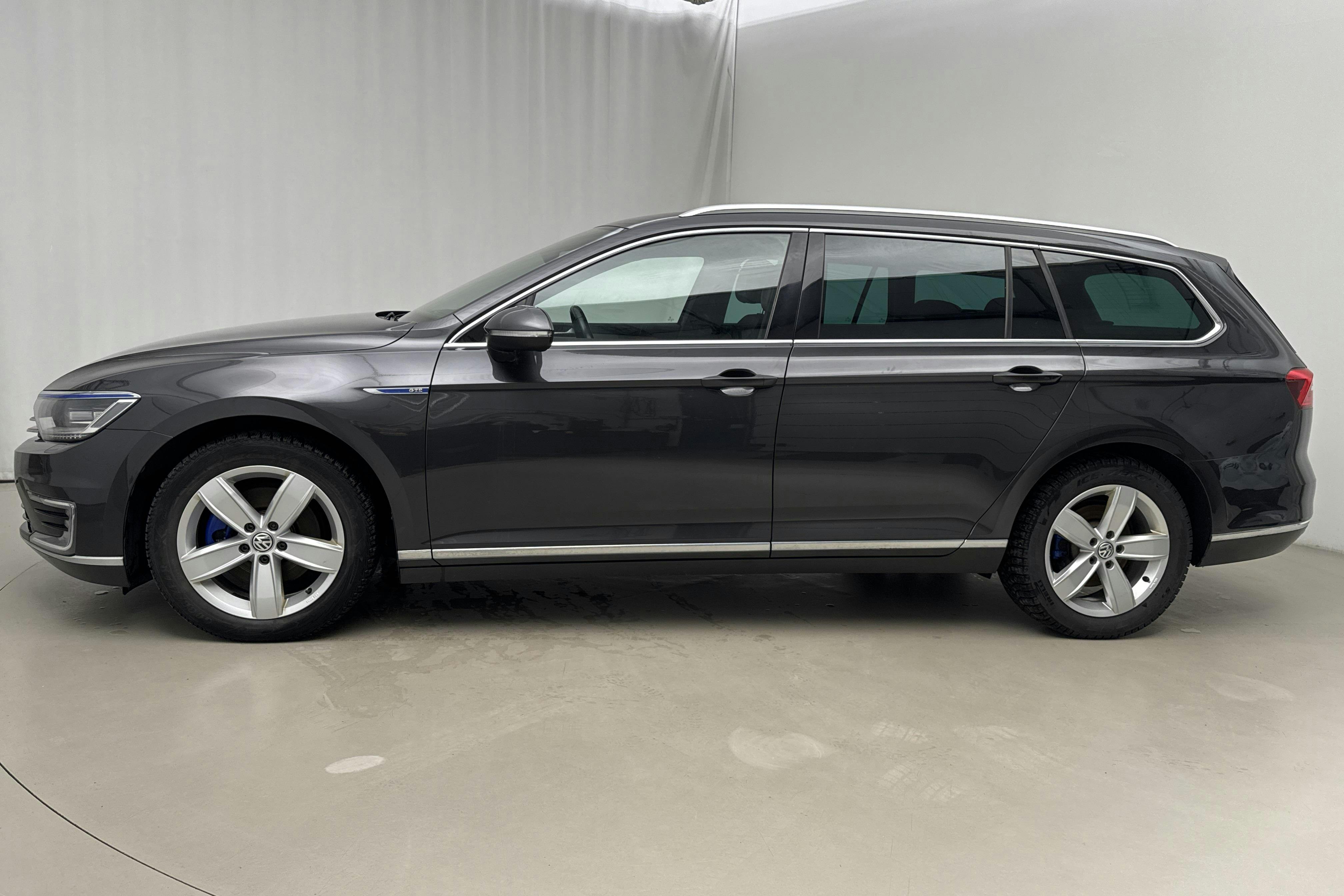 Presentation photo 2 of 21: VW Passat 1.4 Plug-in-Hybrid Sportscombi (218hk) - 170 640 km - Automatic - Dark Grey - 2018