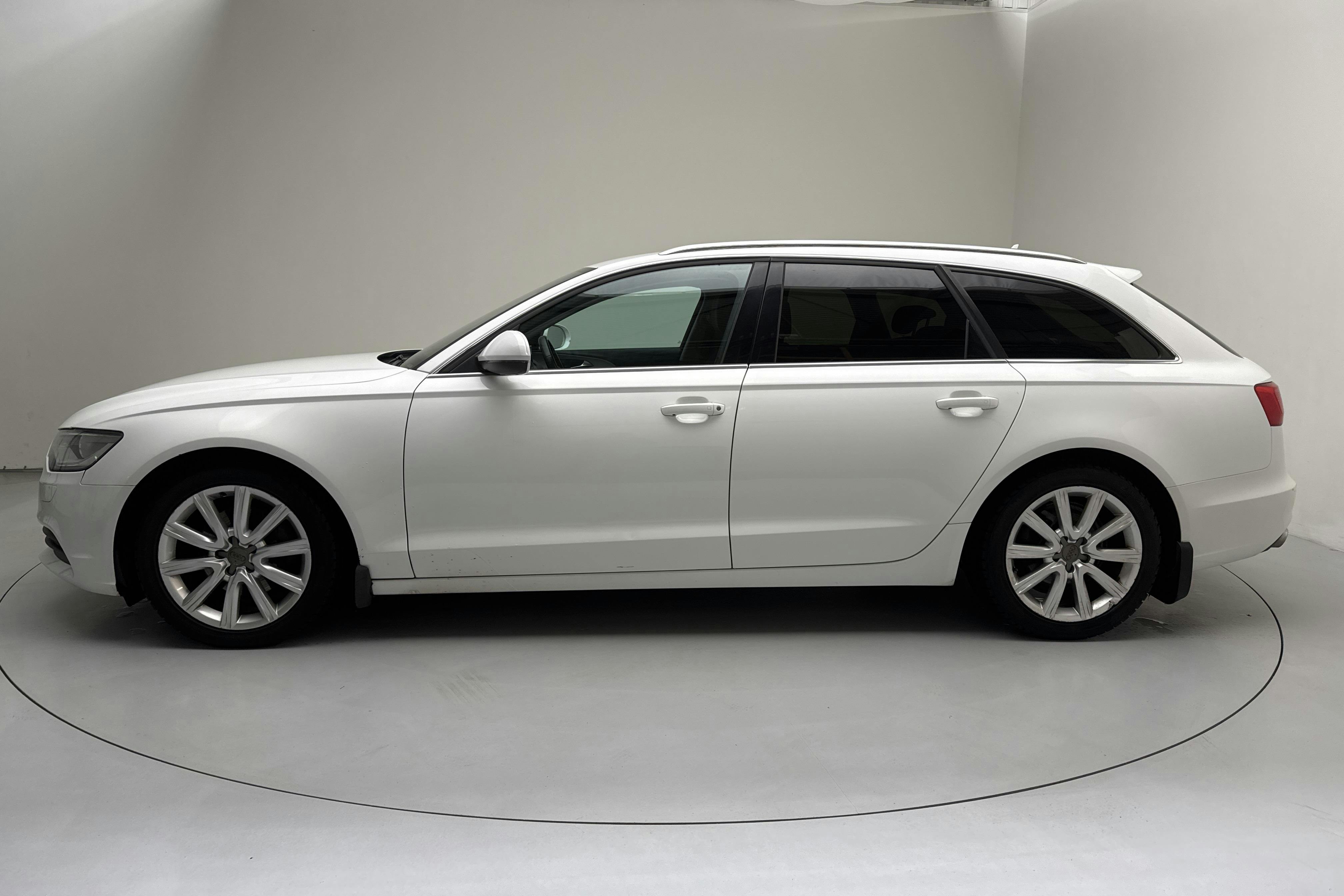 Esitlusfoto 2 aadressil 11: Audi A6 2.0 TDI Avant (177hk) - 250 920 km - Automaatne - valge - 2013