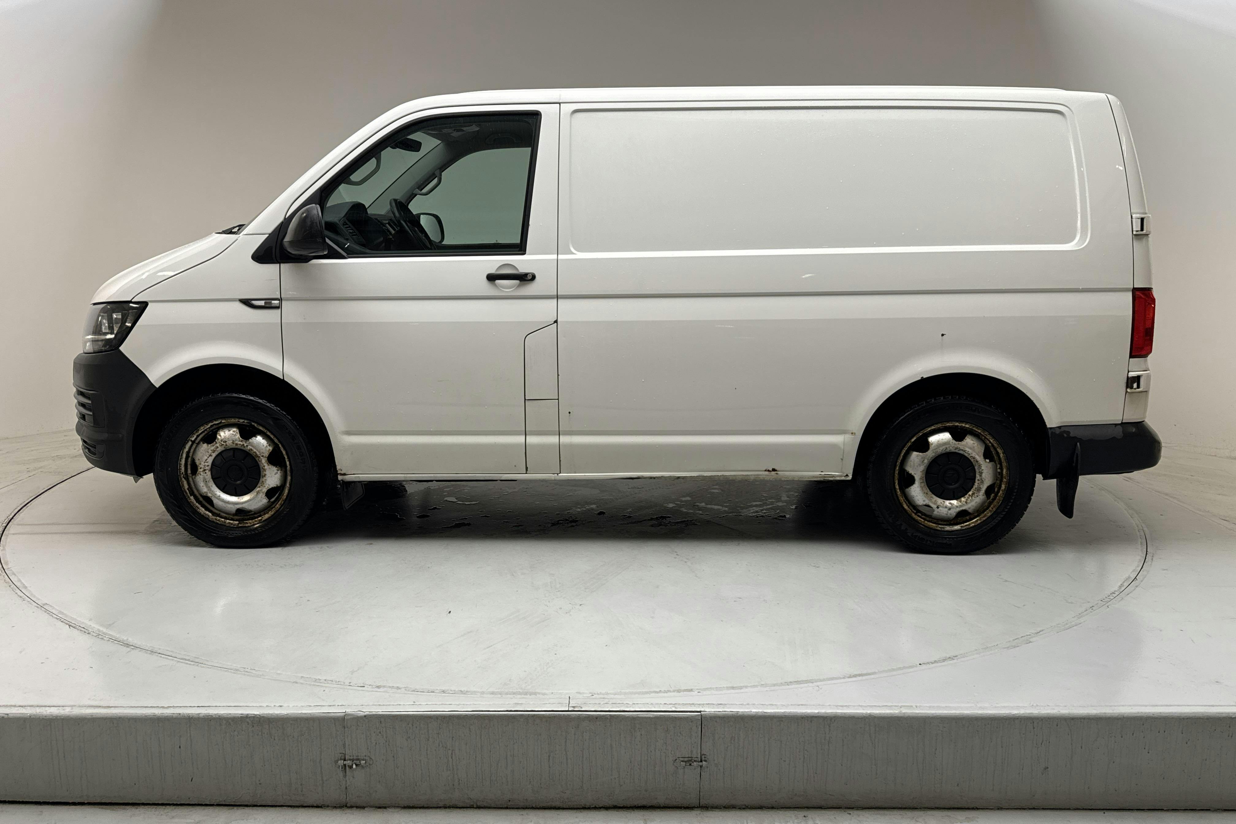Presentation photo 2 of 12: VW Transporter T6 2.0 TDI BMT Skåp (140hk) - 282 410 km - Automatic - white - 2016