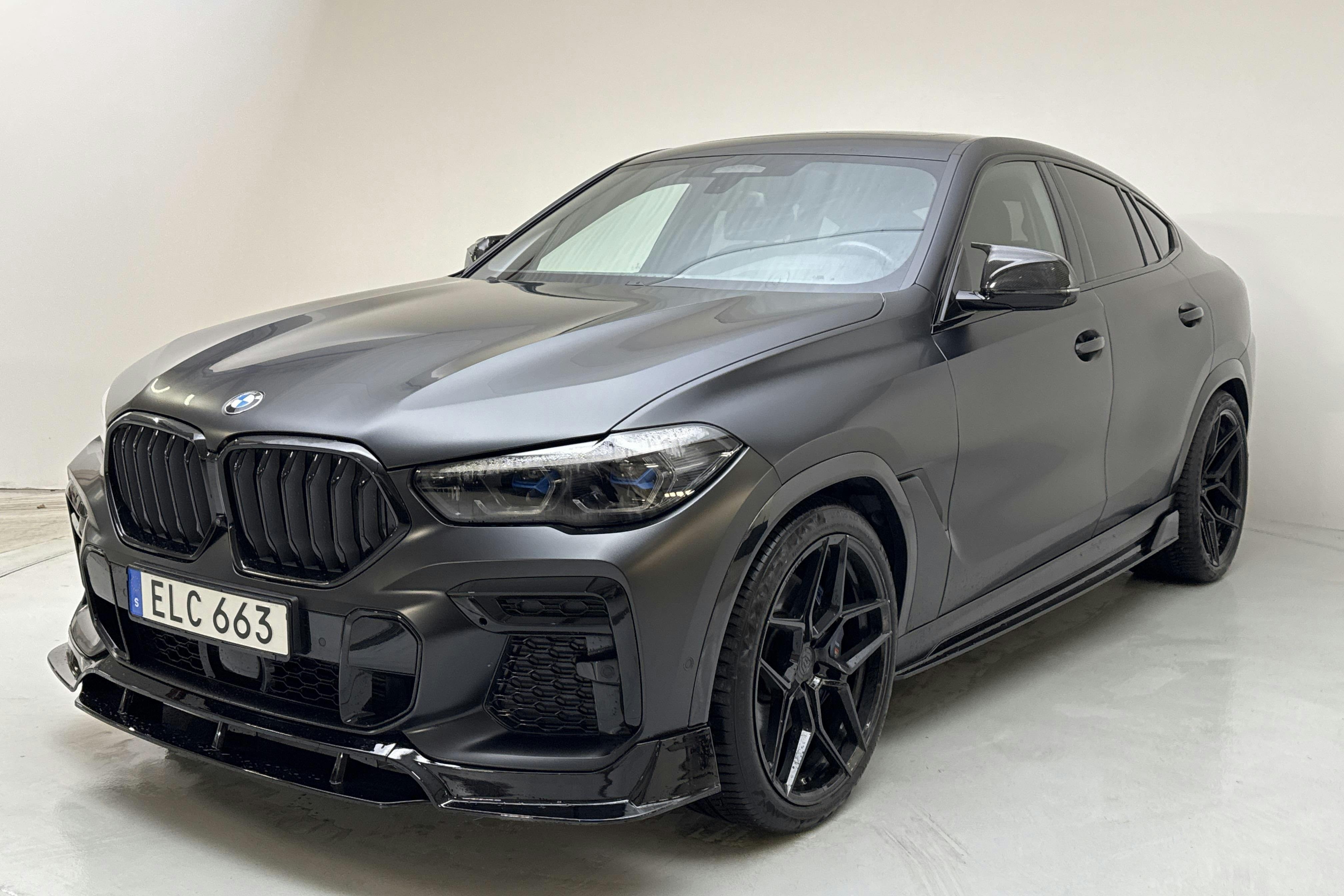 Esitlusfoto 1 aadressil 25: BMW X6 xDrive 40d, G06 (340hk+11hk) - 86 190 km - Automaatne - must - 2022