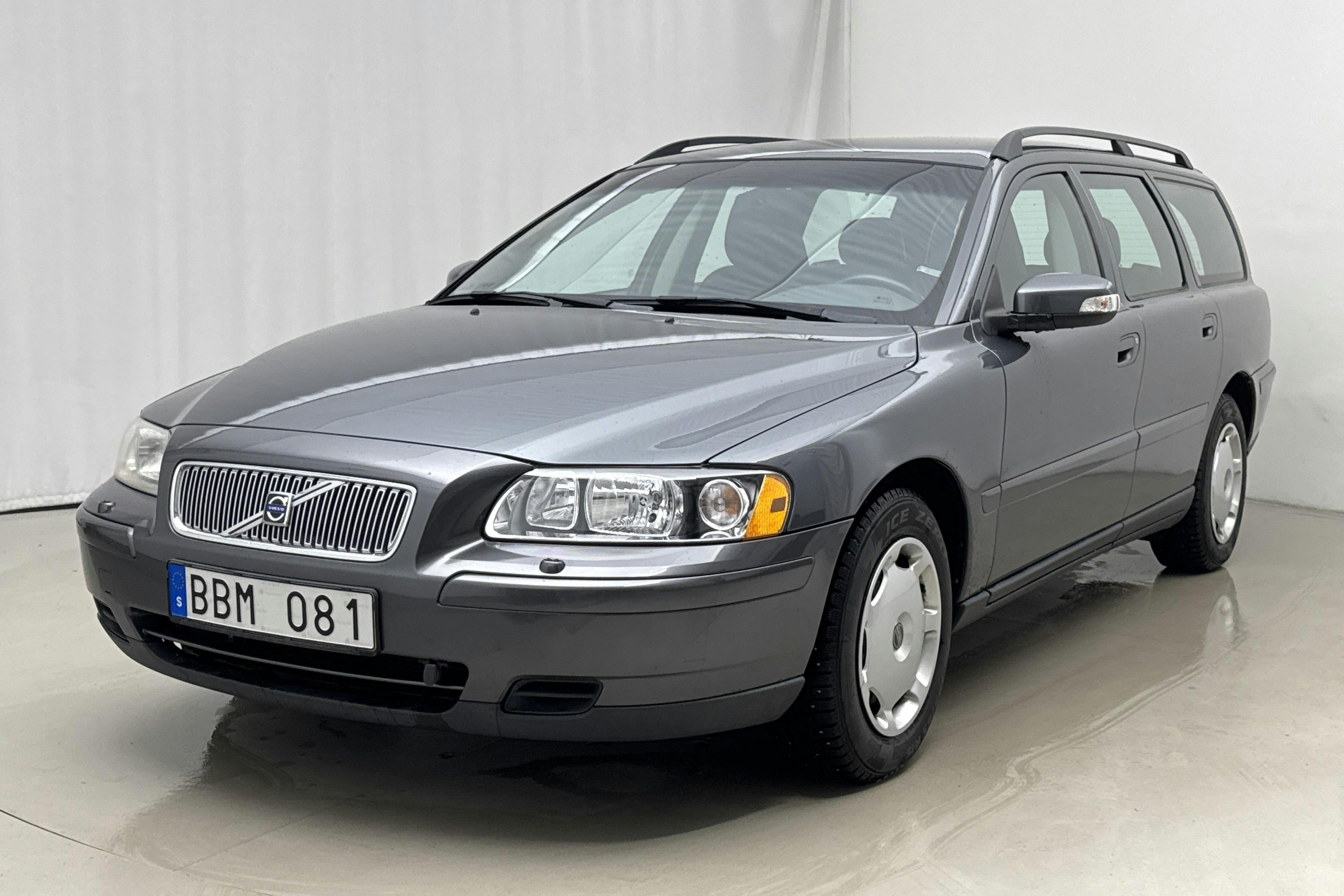 Volvo V70 2.4 (170hk) - 176 000 km - Käsitsi - hall - 2007