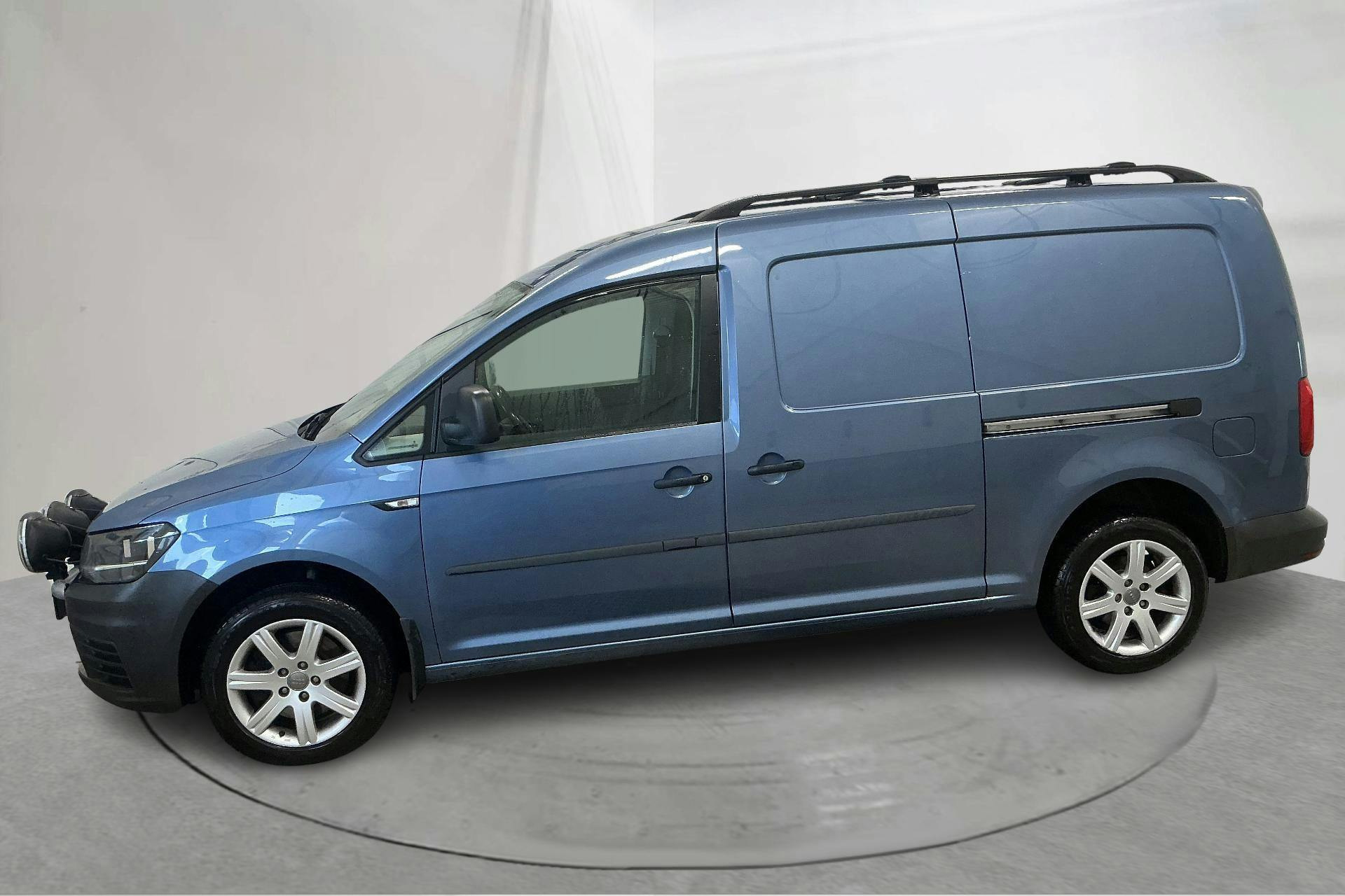 Presentation photo 2 of 11: VW Caddy 2.0 TDI Maxi Skåp 4MOTION (122hk) - 174 170 km - Manual - Light Blue - 2016