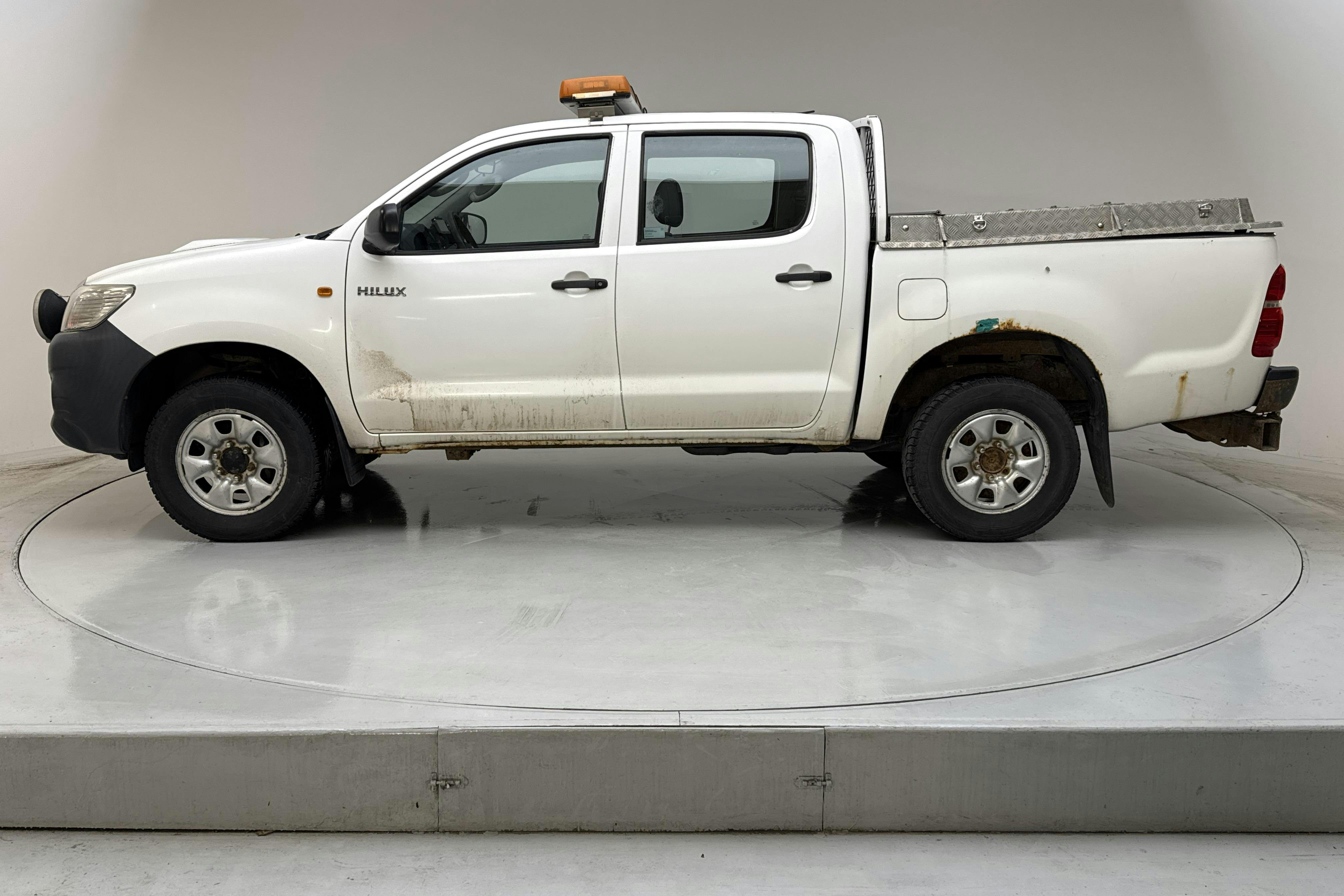 Presentationsfoto 2 av 14: Toyota Hilux 2.5 D-4D 4WD (144hk) - 20 927 mil - Manuell - vit - 2013