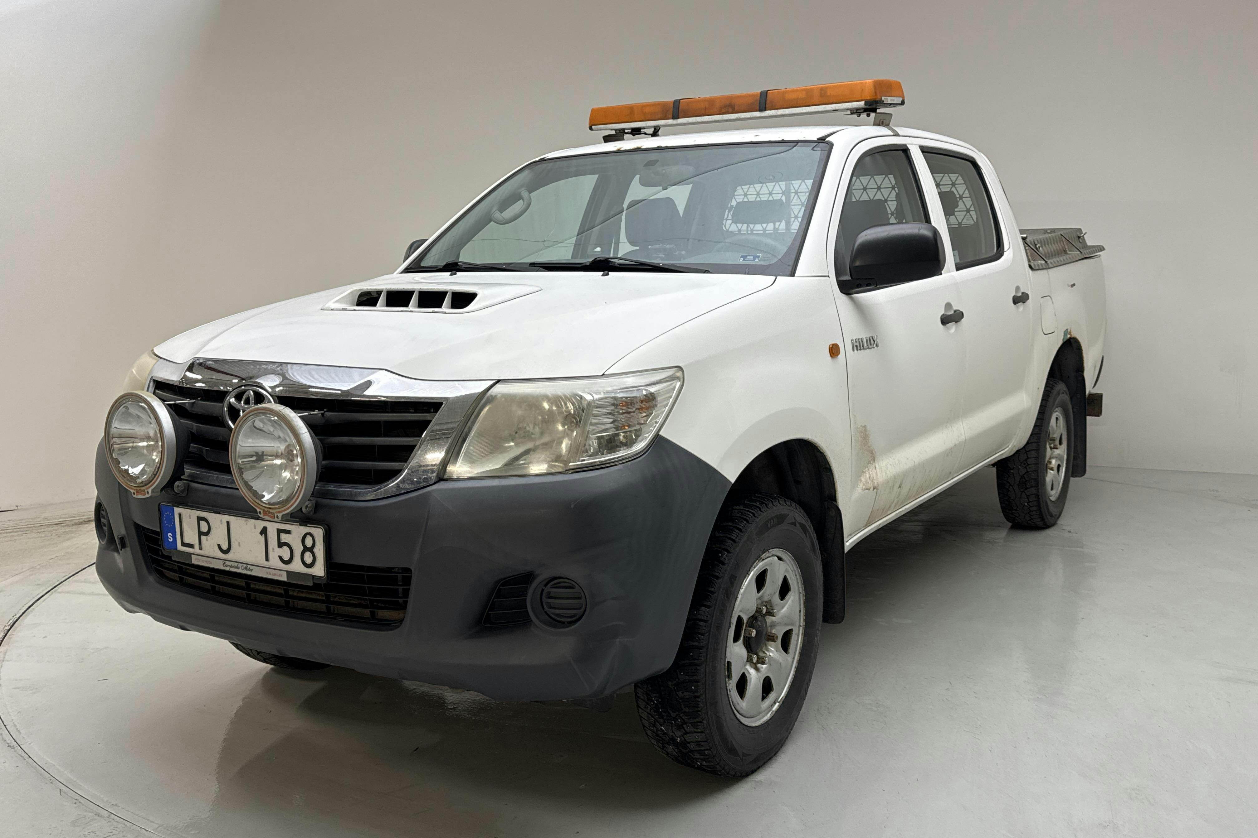 Presentationsfoto 1 av 14: Toyota Hilux 2.5 D-4D 4WD (144hk) - 20 927 mil - Manuell - vit - 2013