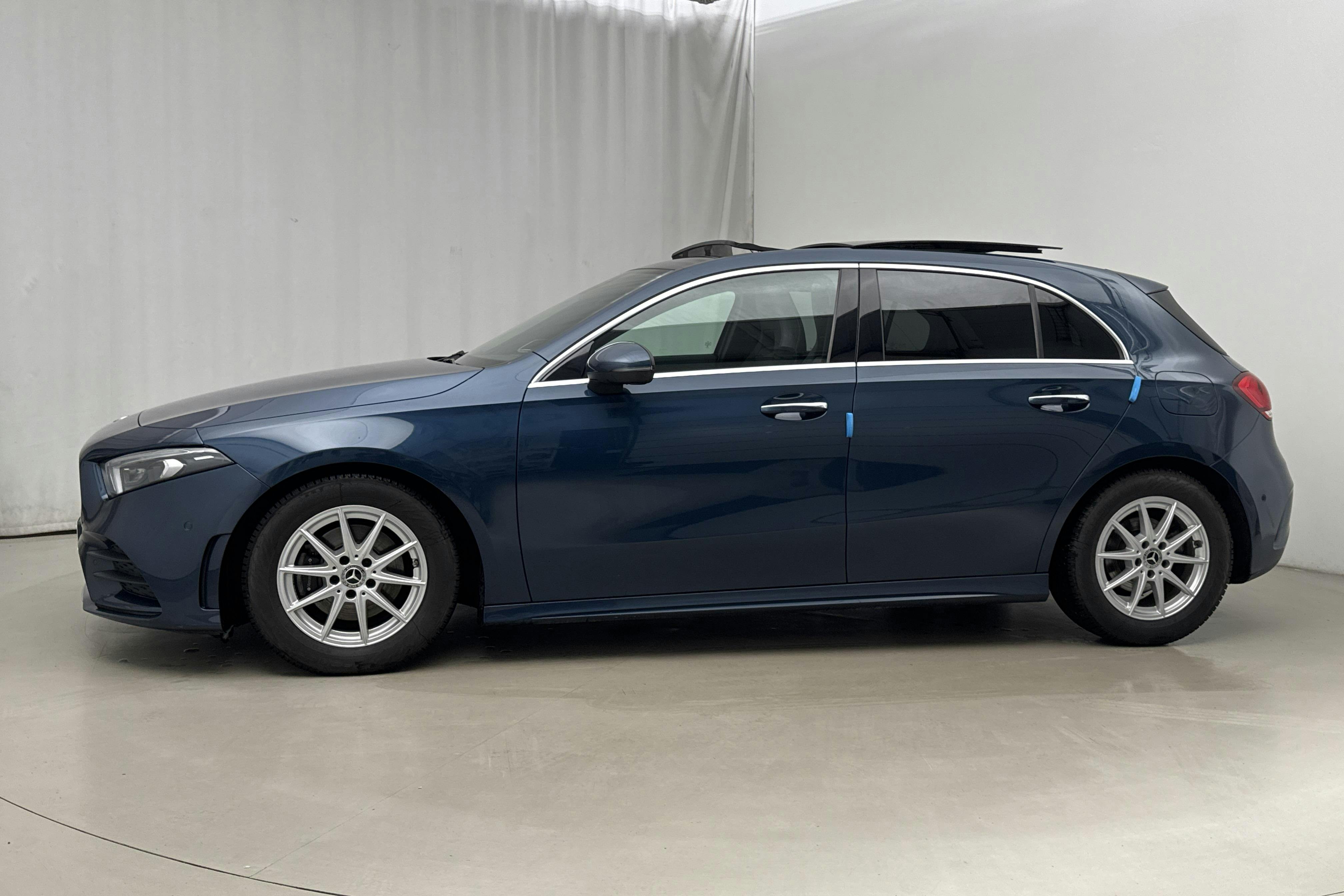 Zdjęcie prezentacyjne 2 z 23: Mercedes A 180 d 5dr W177 (116hk) - 134 100 km - Automatyczna - niebieski - 2019