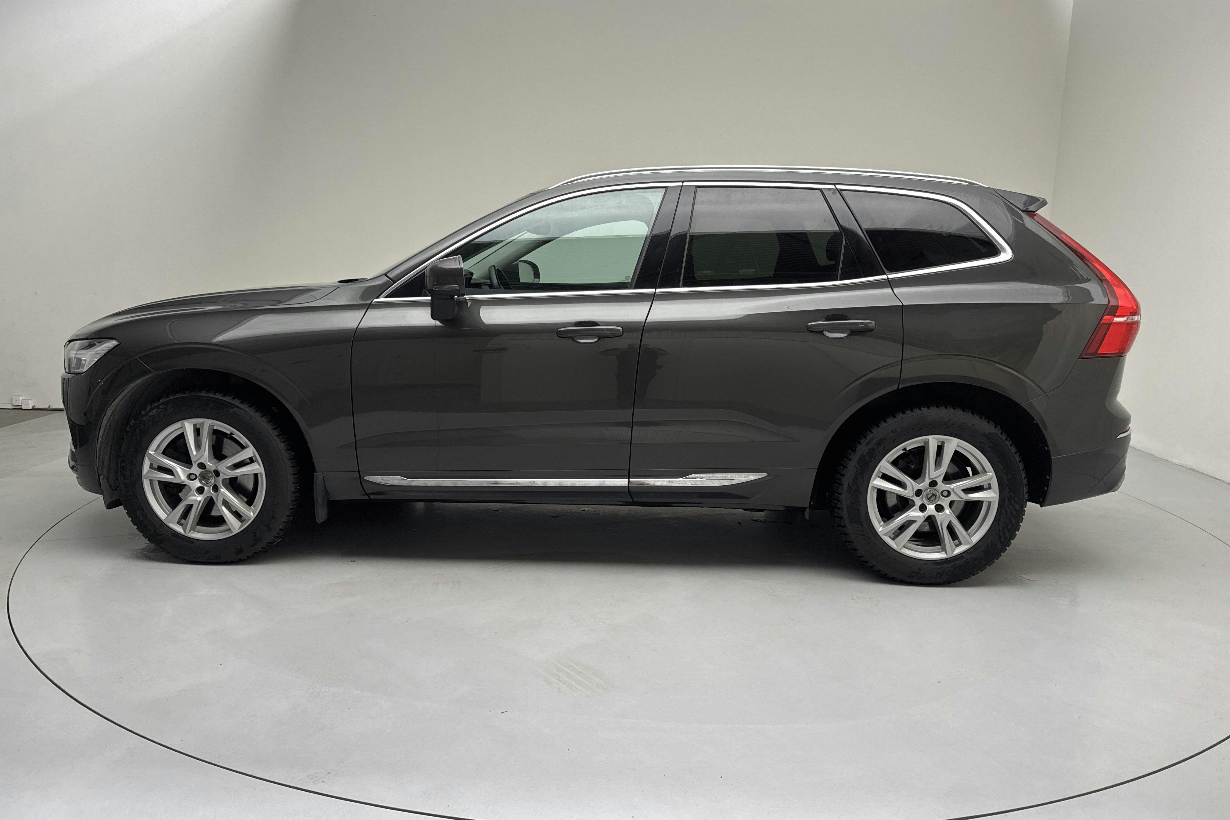 Presentationsfoto 2 av 14: Volvo XC60 D5 AWD (235hk) - 11 193 mil - Automat - Dark Grey - 2018