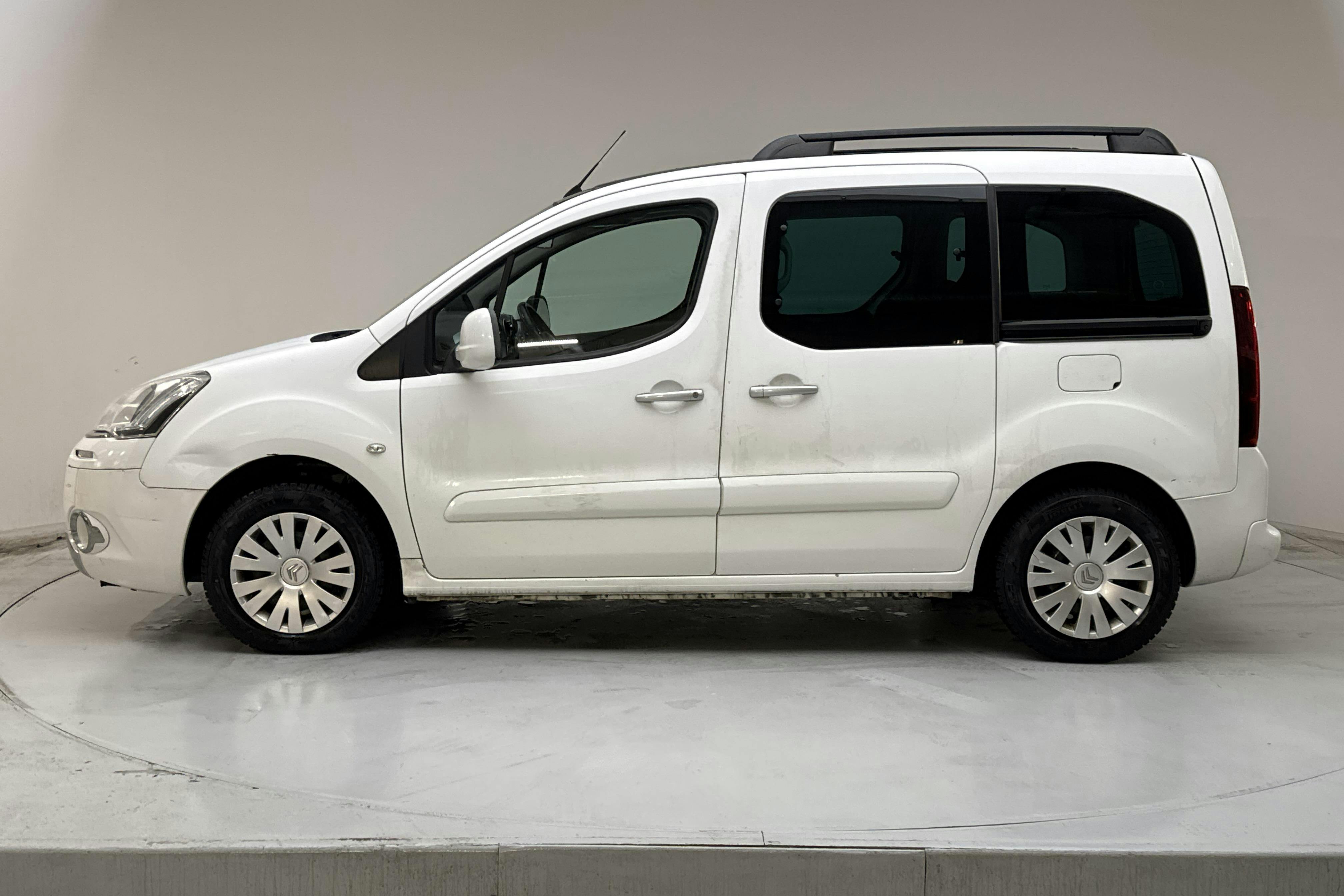 Presentation photo 2 of 15: Citroën Berlingo Family III 1.6 HDI (92hk) - 239 310 km - Manual - white - 2014