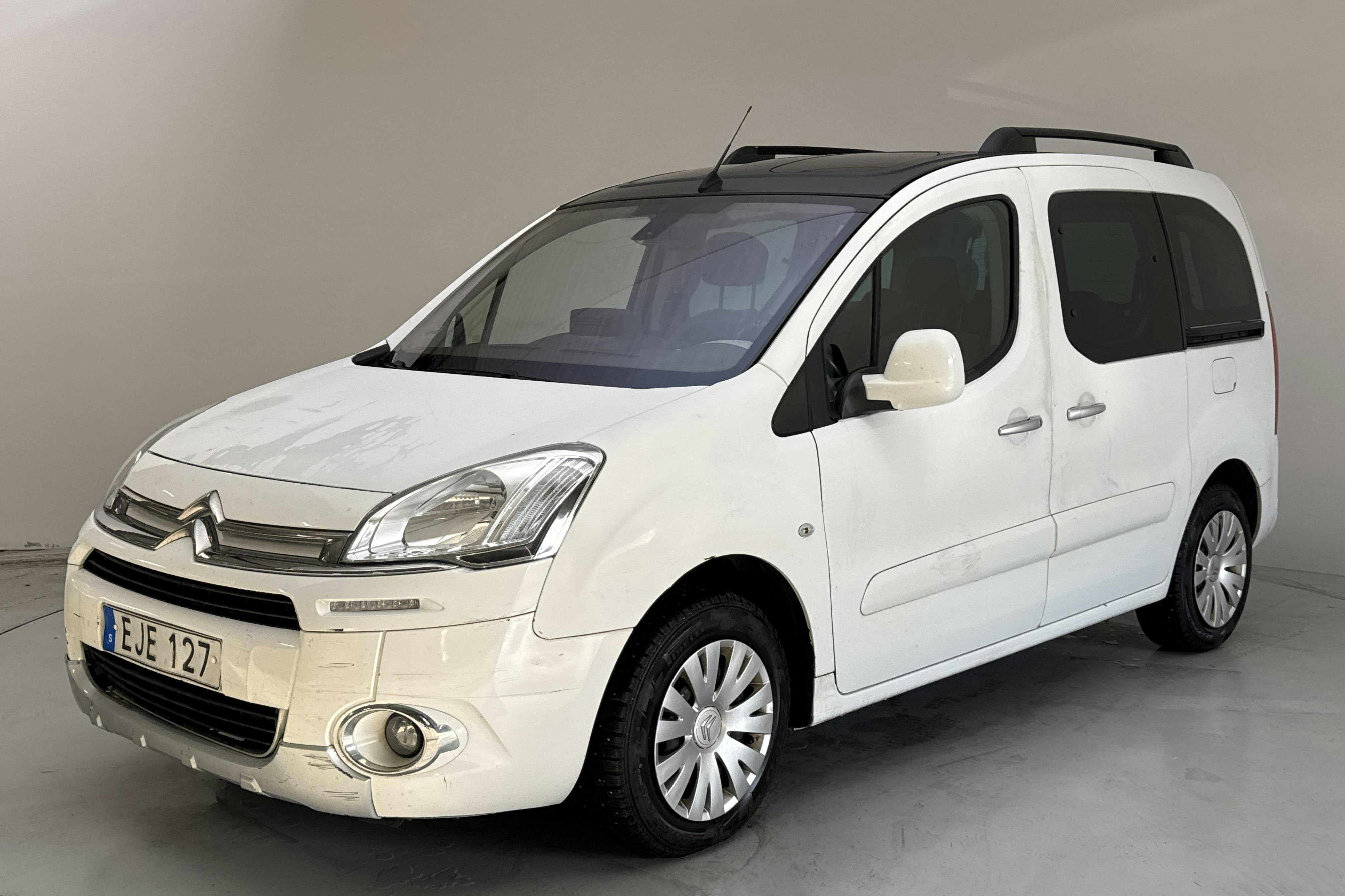 Presentation photo 1 of 15: Citroën Berlingo Family III 1.6 HDI (92hk) - 239 310 km - Manual - white - 2014