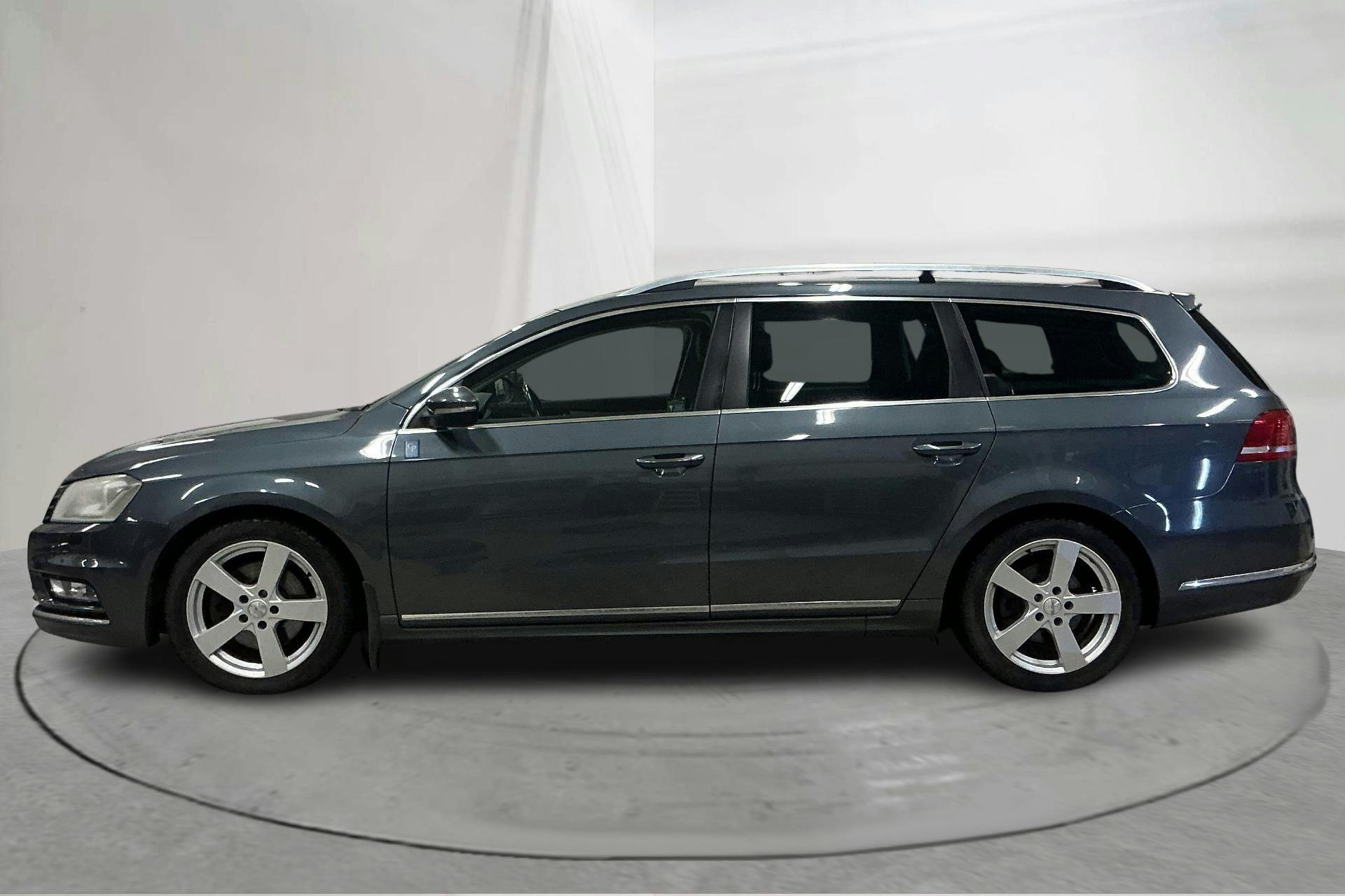 Presentation photo 2 of 15: VW Passat 2.0 TDI BlueMotion Technology Variant 4Motion (170hk) - 200 940 km - Automatic - Light Grey - 2013