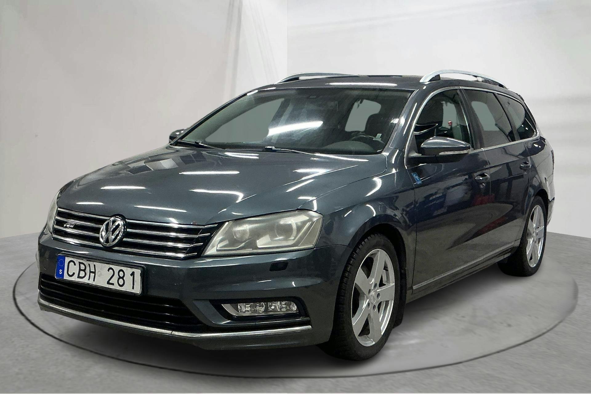 Presentation photo 1 of 15: VW Passat 2.0 TDI BlueMotion Technology Variant 4Motion (170hk) - 200 940 km - Automatic - Light Grey - 2013