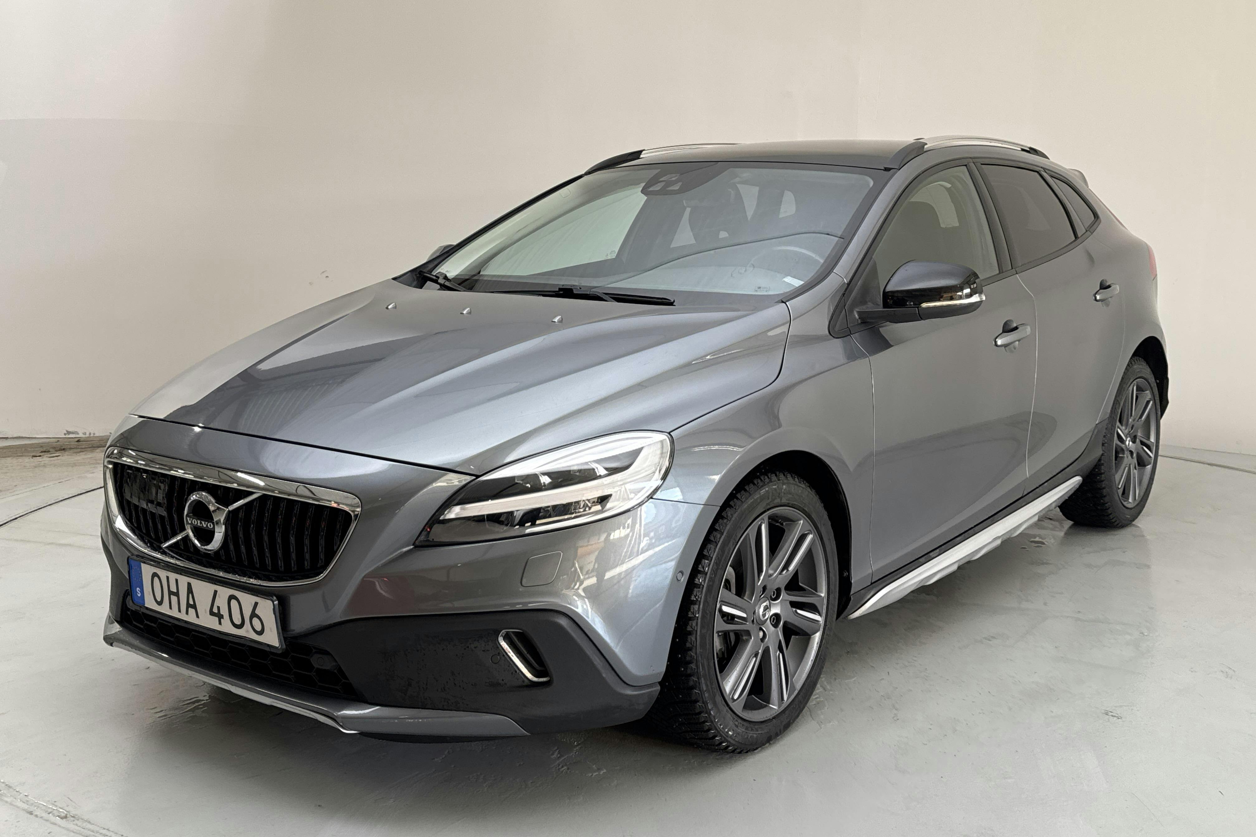 Presentationsfoto 1 av 20: Volvo V40 Cross Country T3 (152hk) - 4 569 mil - Automat - grå - 2019
