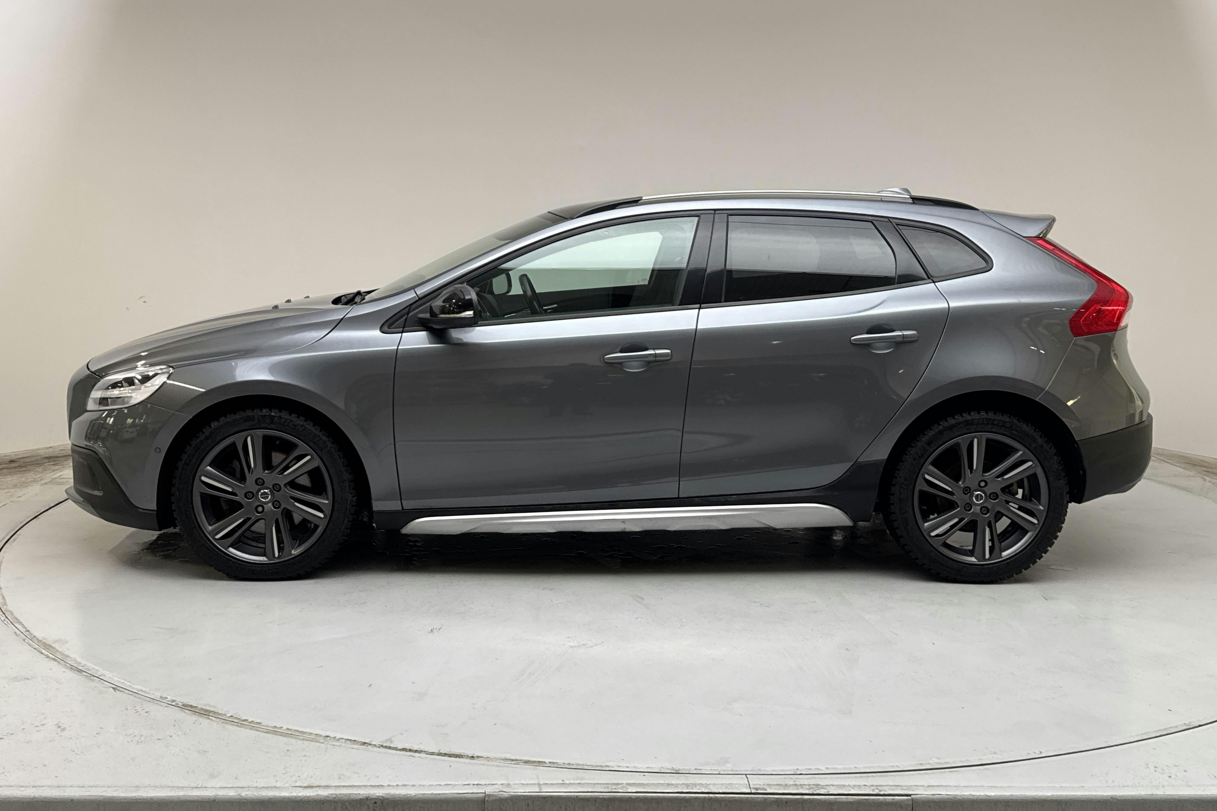 Presentationsfoto 2 av 20: Volvo V40 Cross Country T3 (152hk) - 4 569 mil - Automat - grå - 2019