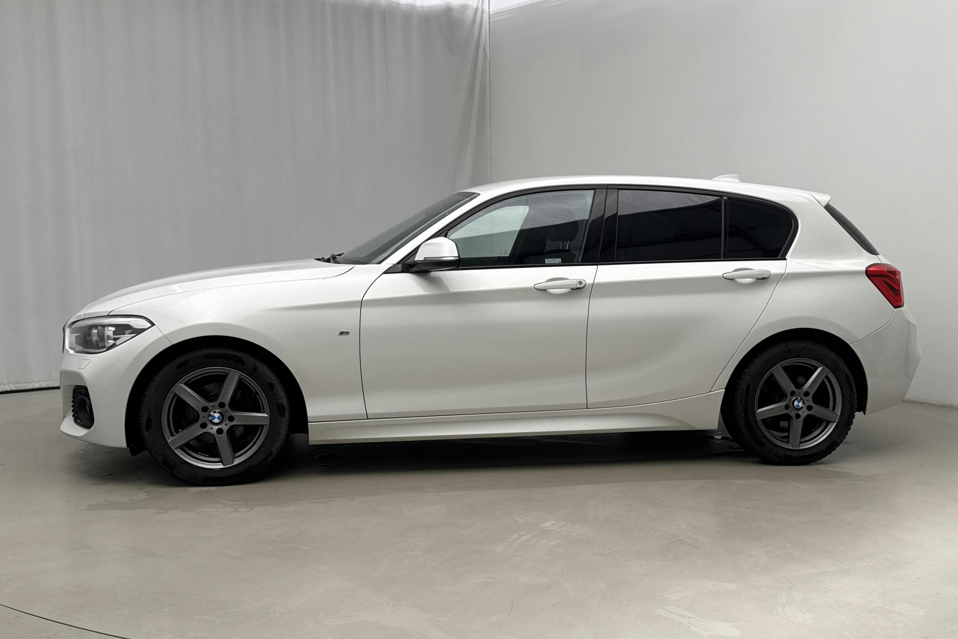Presentation photo 2 of 17: BMW 118i 5dr, F20 (136hk) - 166 400 km - Manual - white - 2017