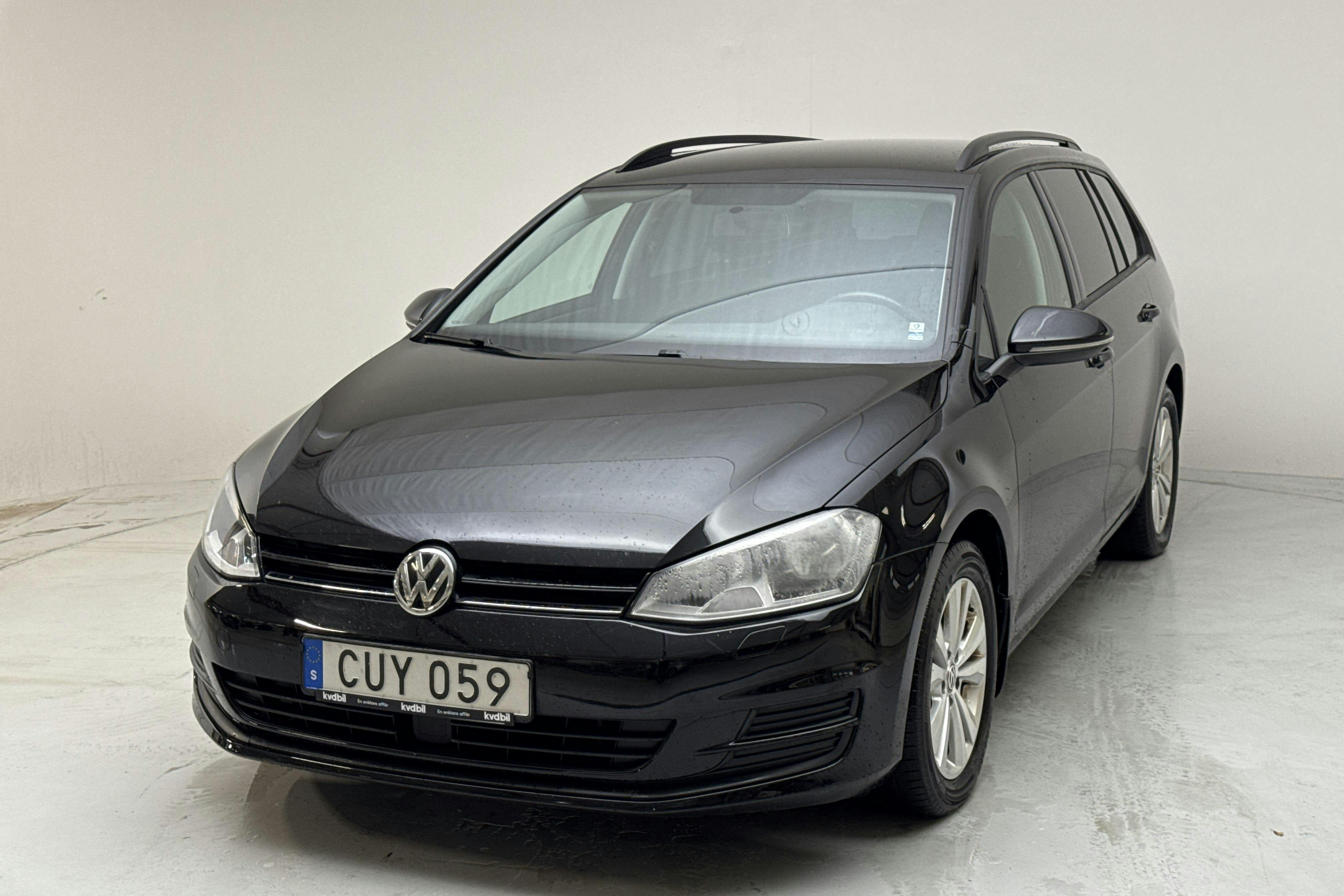 Presentationsfoto 1 av 16: VW Golf VII 1.2 TSI Sportscombi (105hk) - 20 493 mil - Manuell - svart - 2015